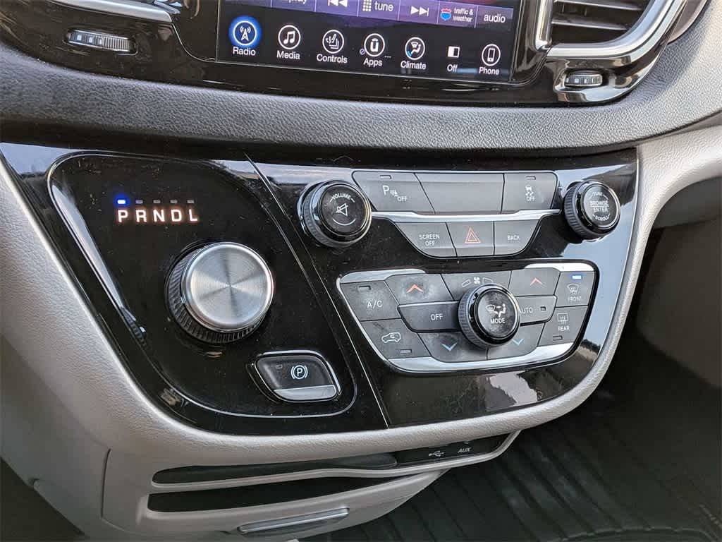 Thumbnail: 2017 Chrysler Pacifica - 30