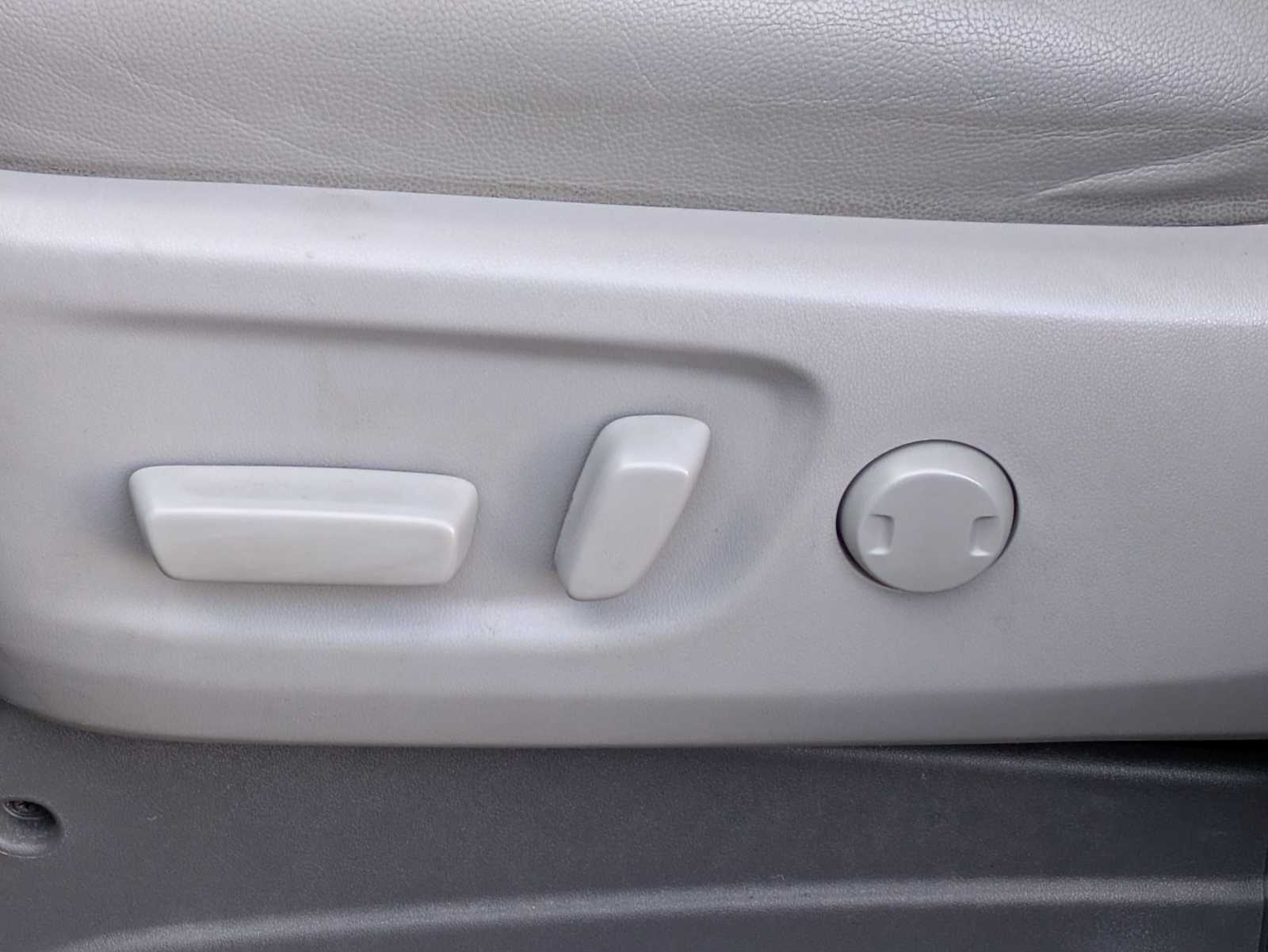 Thumbnail: 2019 Toyota Sienna - 16