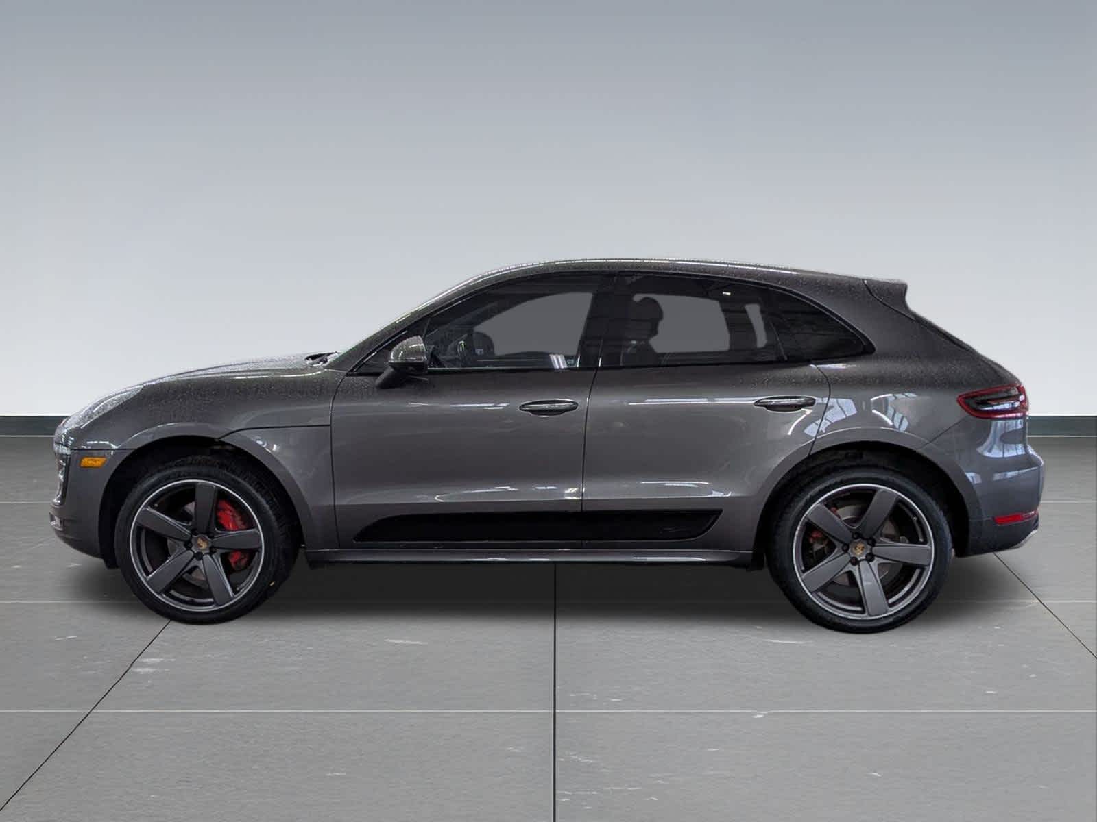 2016 Porsche Macan Turbo photo 2