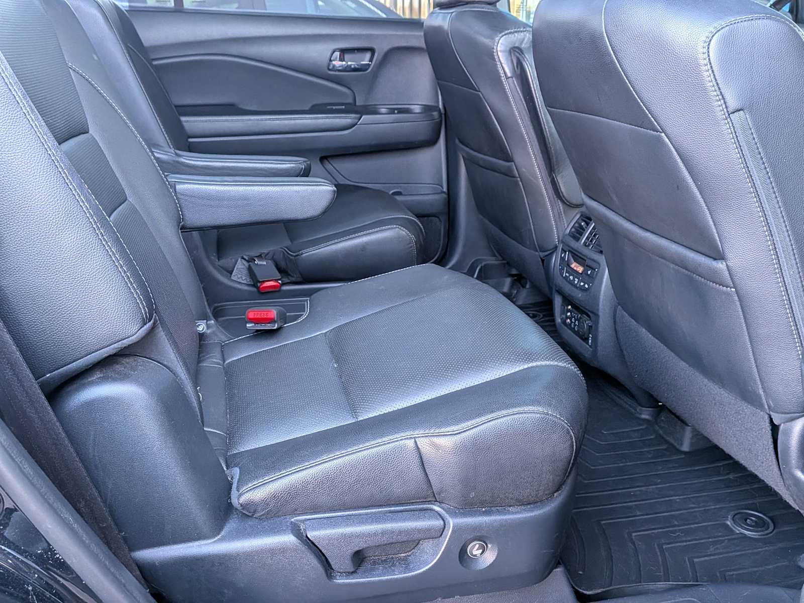 Thumbnail: 2018 Honda Pilot - 21