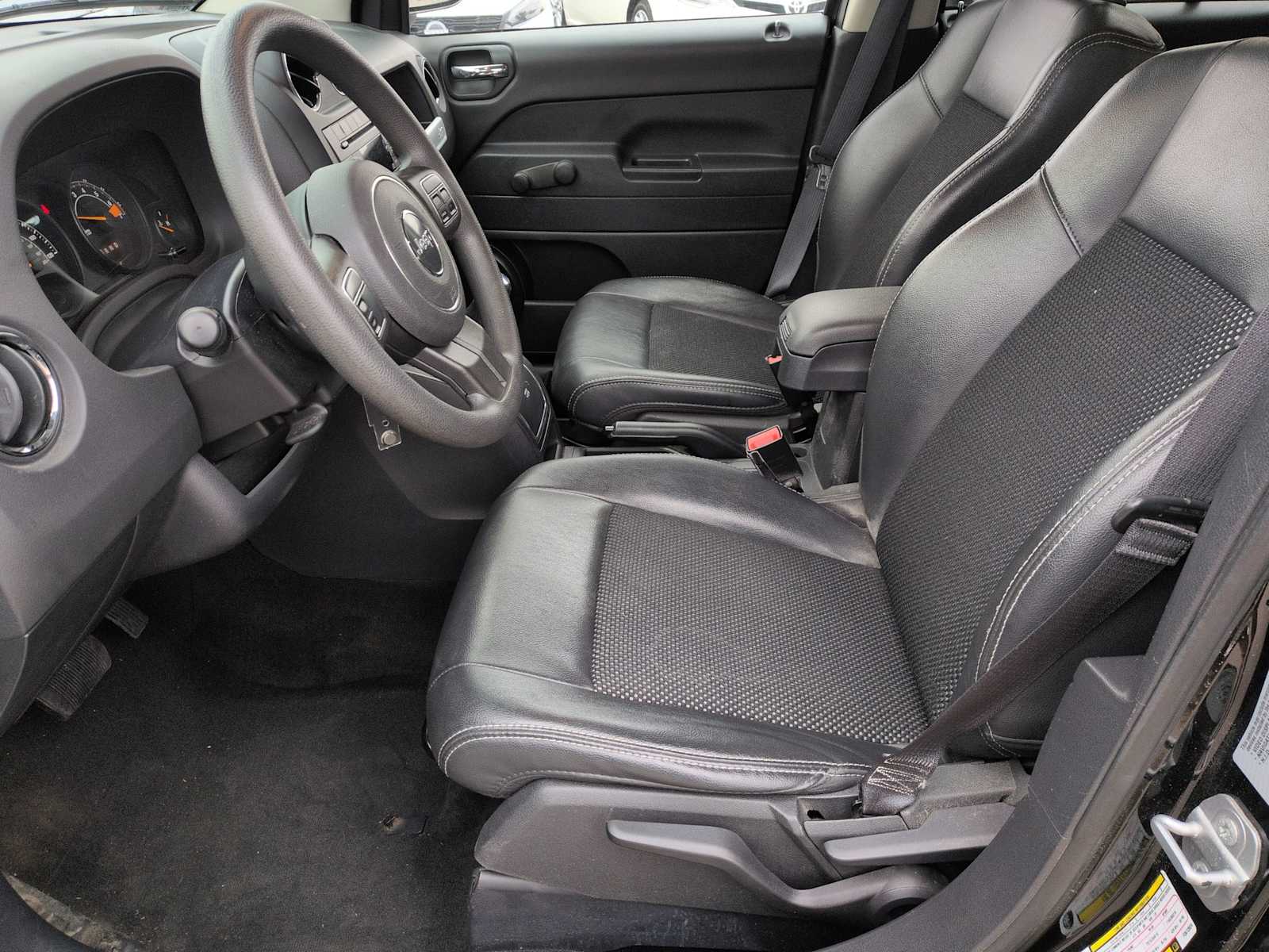 Thumbnail: 2015 Jeep Compass - 16