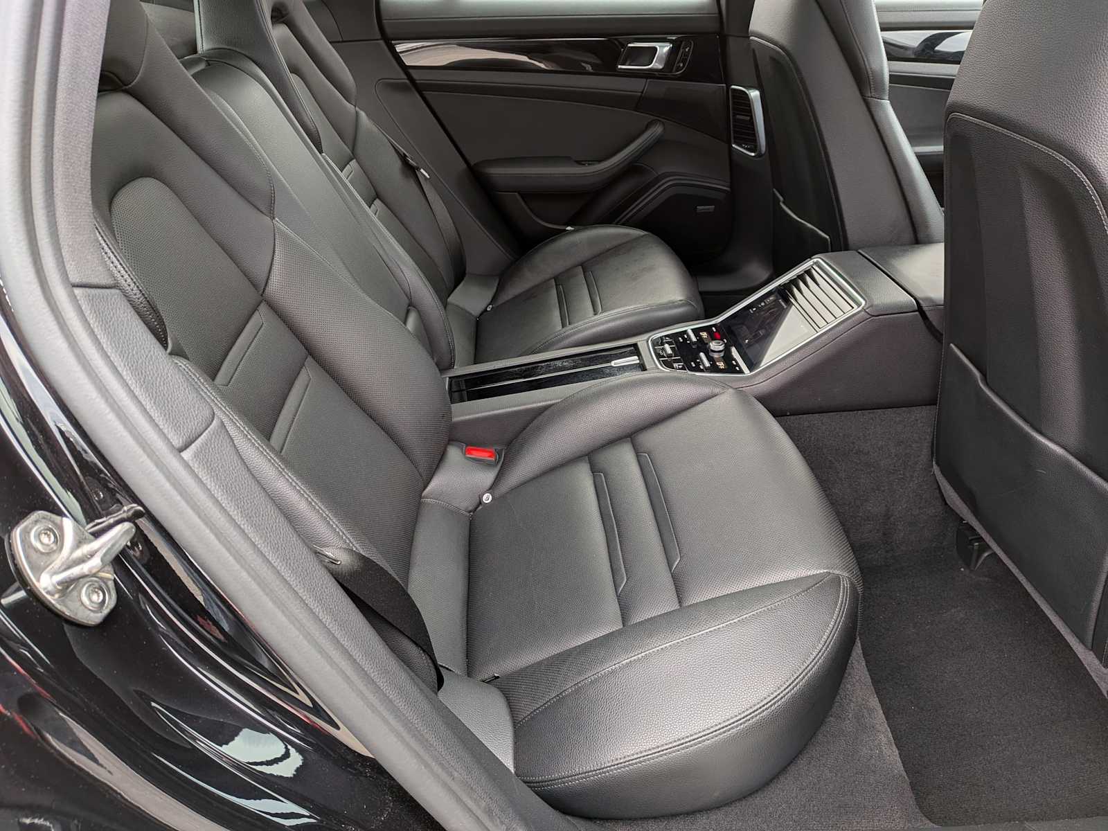 Thumbnail: 2017 Porsche Panamera - 19