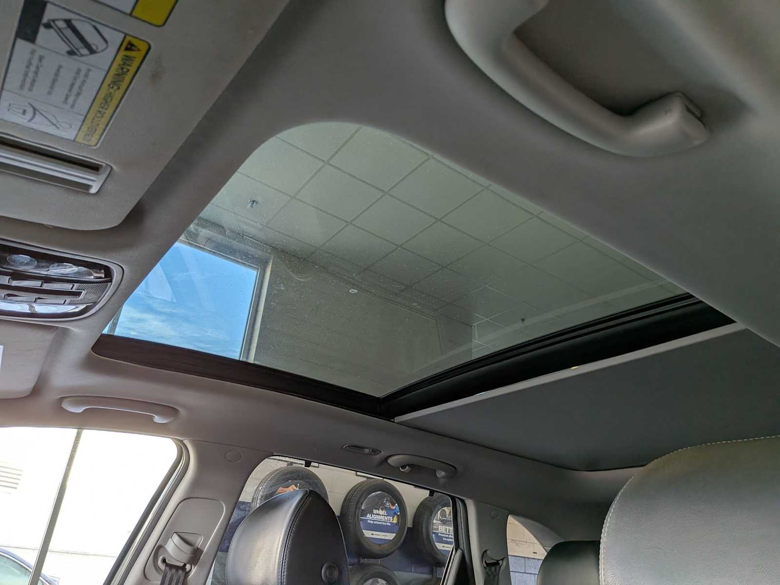 Thumbnail: 2018 Kia Sorento - 18