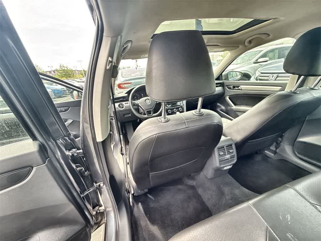 Thumbnail: 2022 Volkswagen Passat - 16