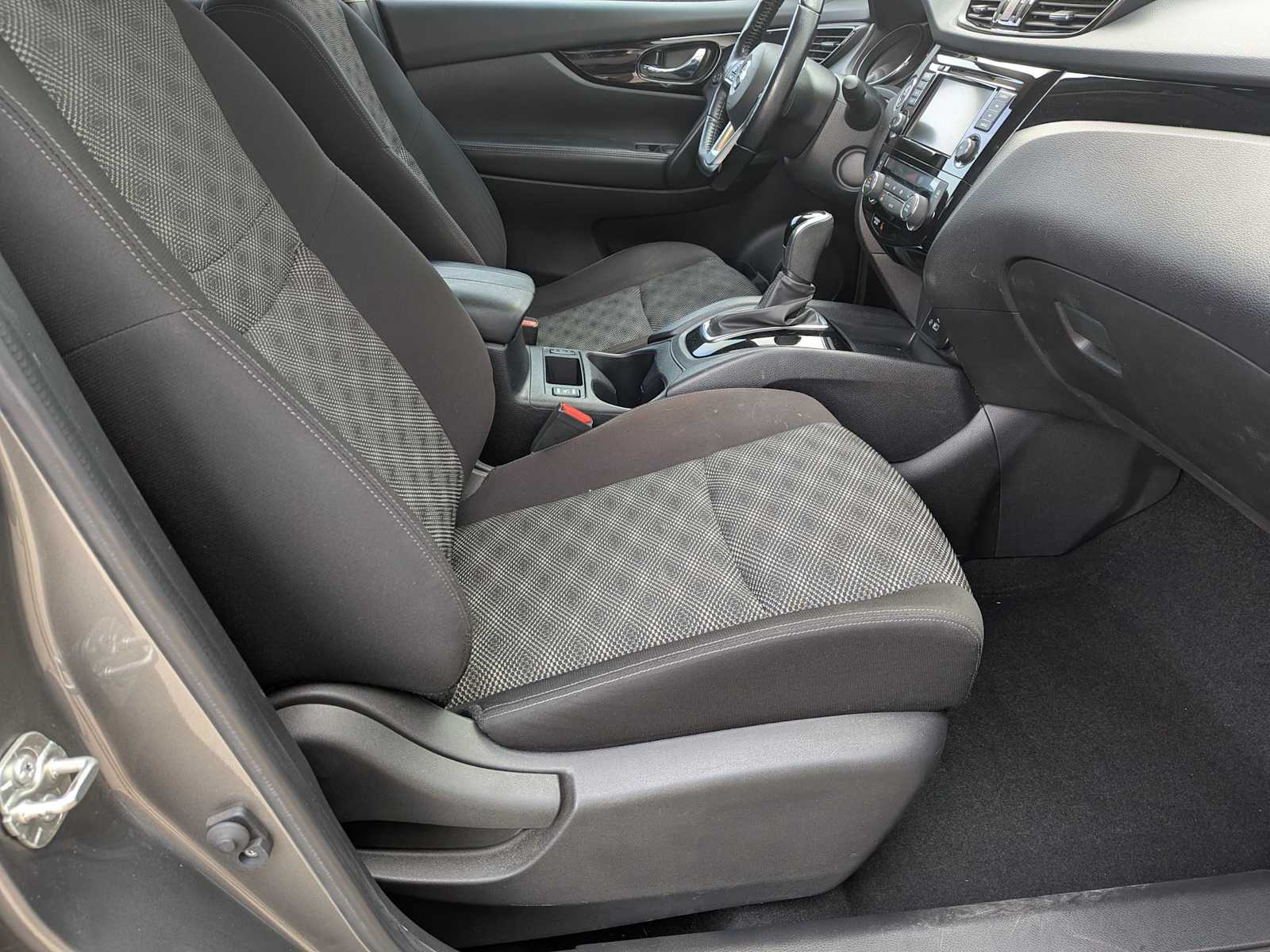 Thumbnail: 2021 Nissan Rogue Sport - 20