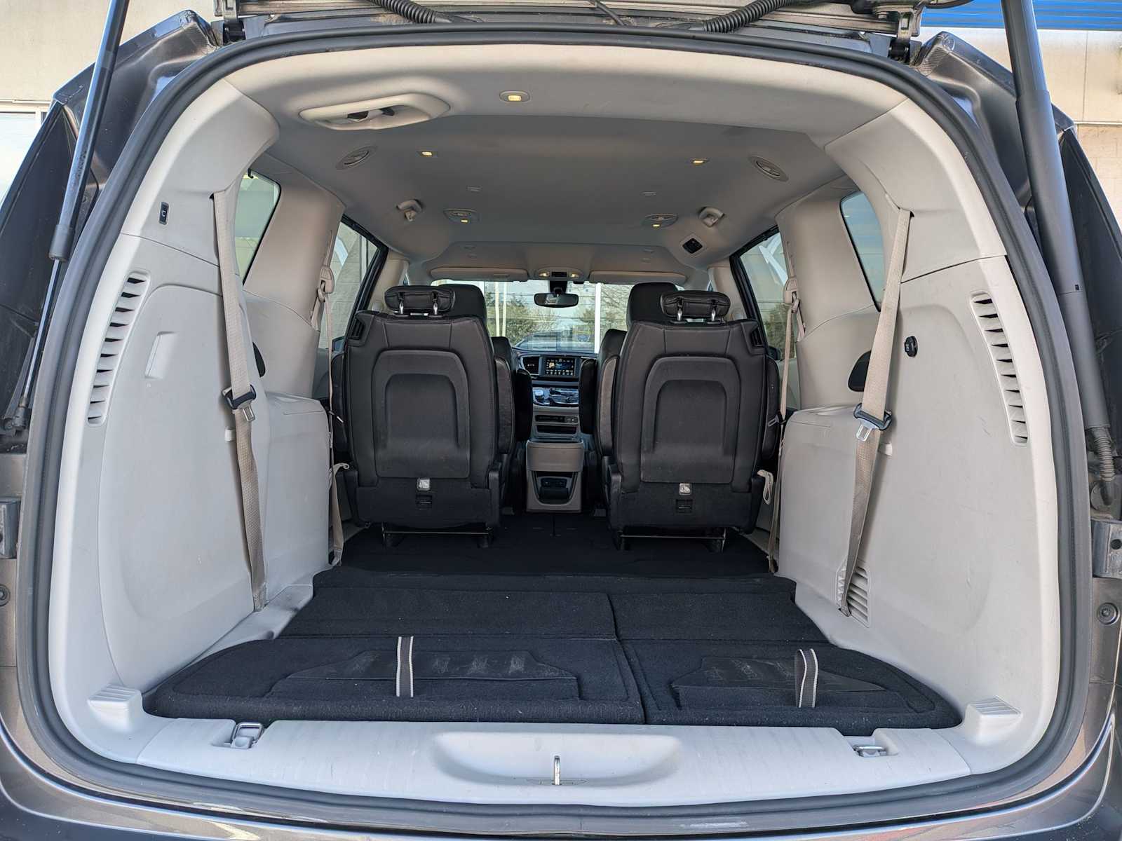 Thumbnail: 2020 Chrysler Pacifica - 30