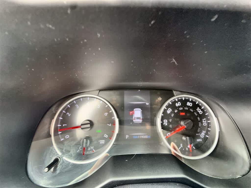 2021 Toyota RAV4 XLE 32