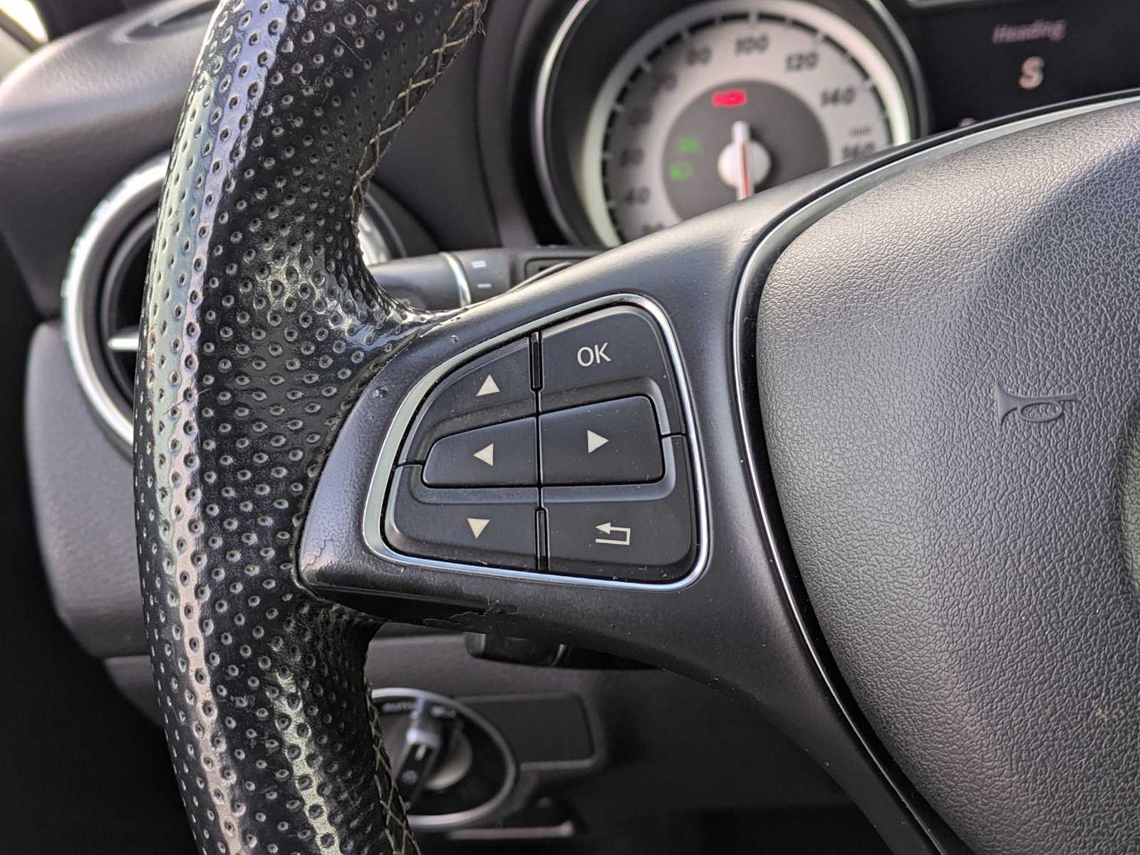 Thumbnail: 2016 Mercedes-Benz GLA - 24