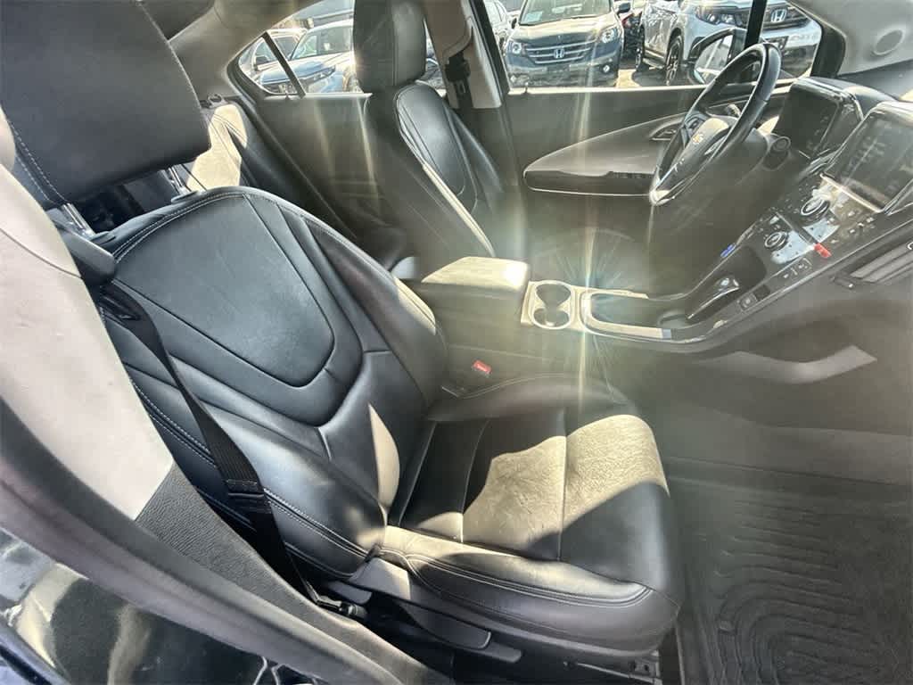 Thumbnail: 2013 Chevrolet Volt - 20