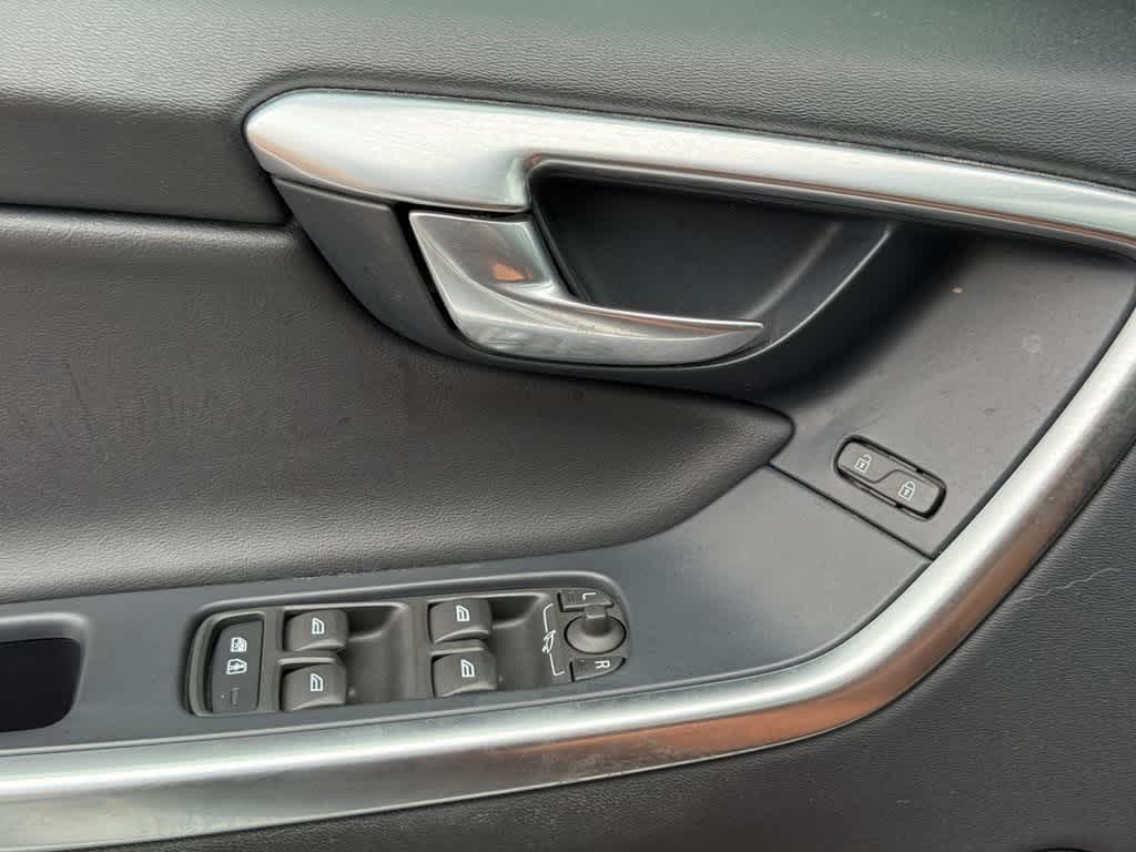 Thumbnail: 2017 Volvo XC60 - 22