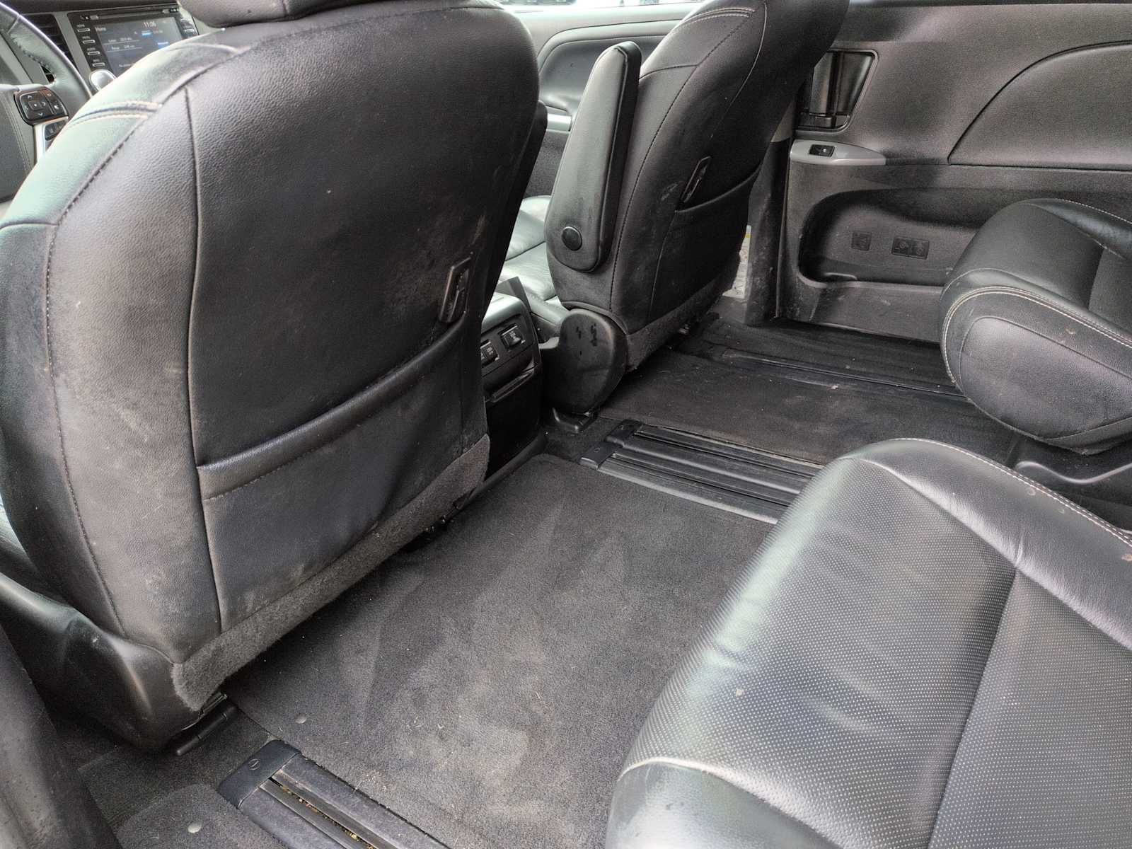 Thumbnail: 2018 Toyota Sienna - 16