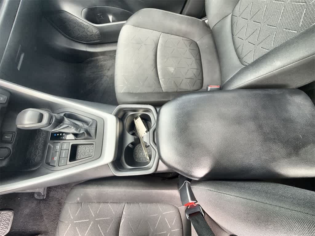 2021 Toyota RAV4 XLE 27