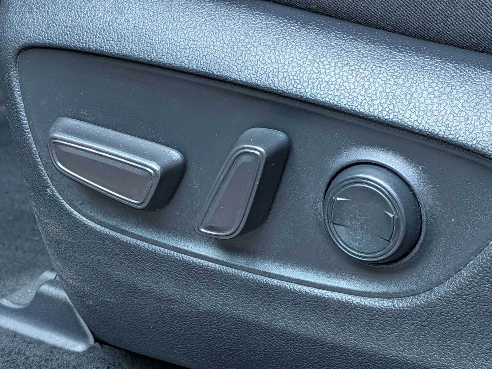 Thumbnail: 2021 Toyota RAV4 - 16