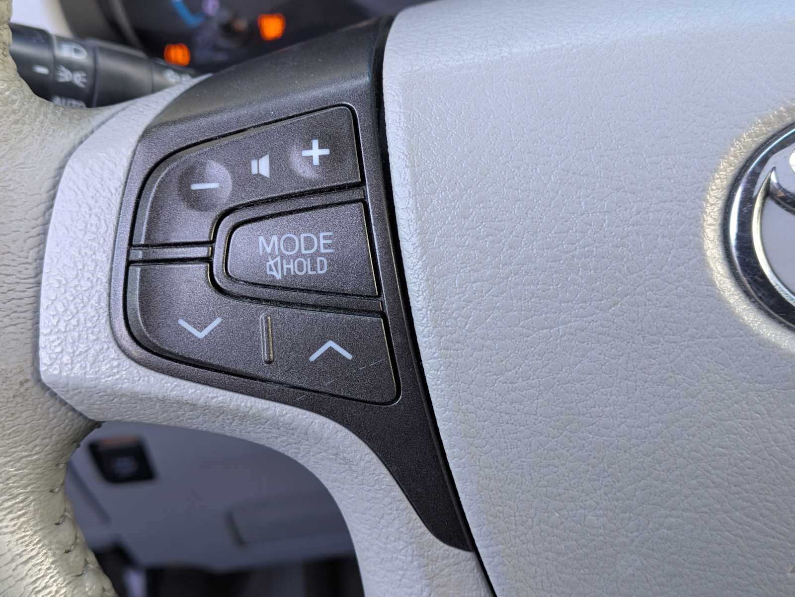 Thumbnail: 2012 Toyota Sienna - 24