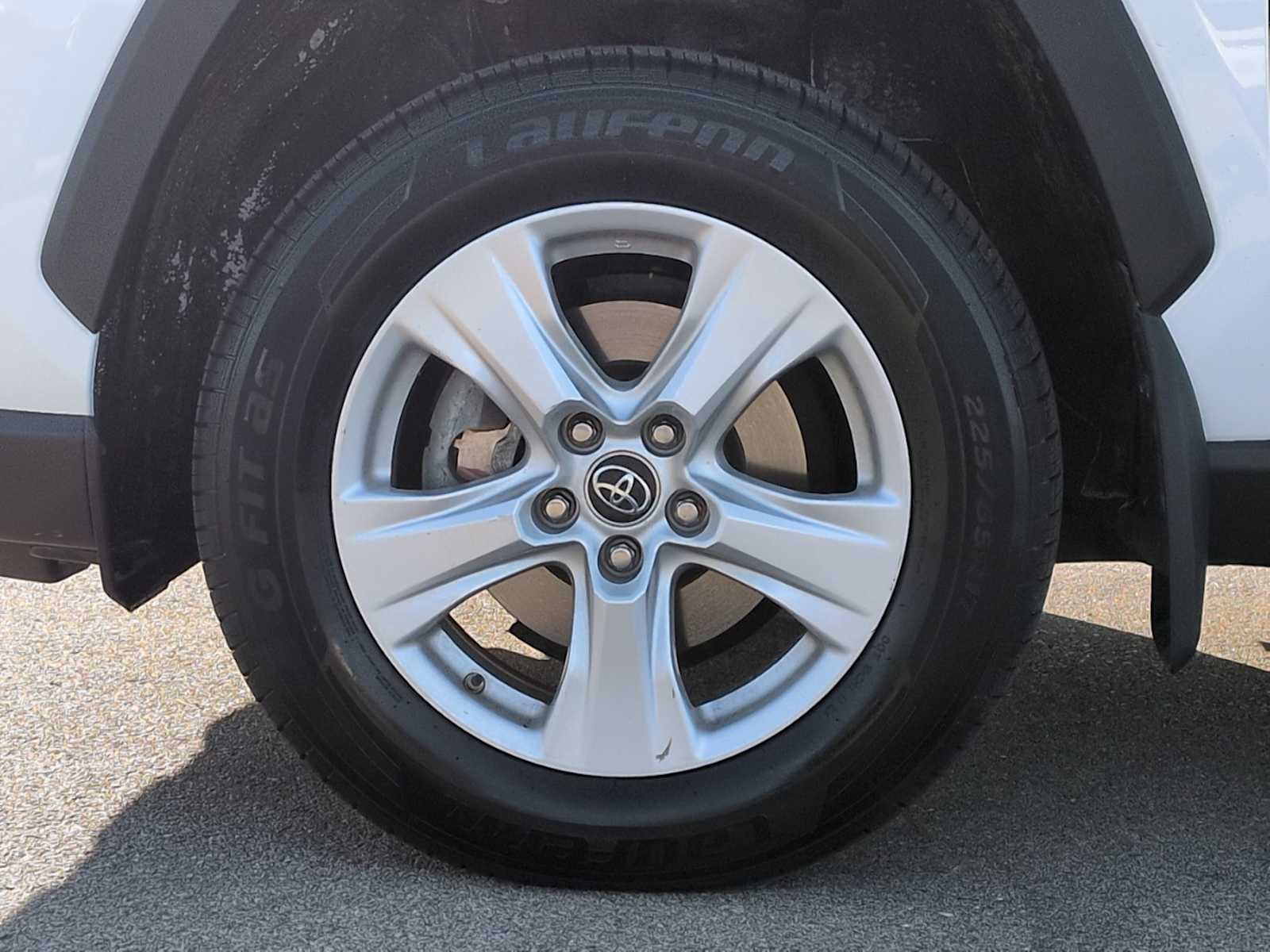 Thumbnail: 2019 Toyota RAV4 - 12