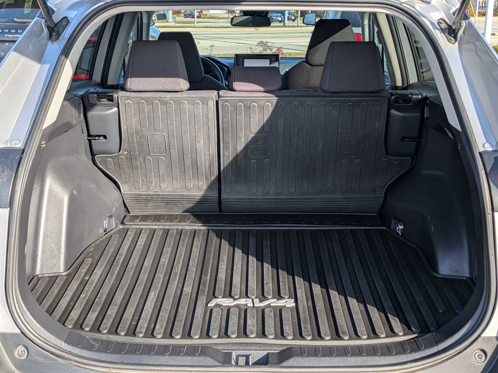 Thumbnail: 2019 Toyota RAV4 - 30