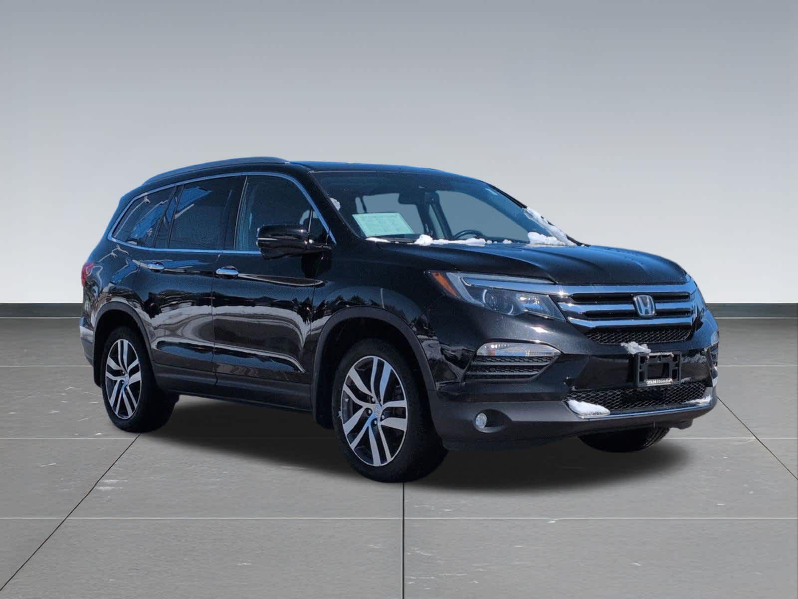 Thumbnail: 2017 Honda Pilot - 8