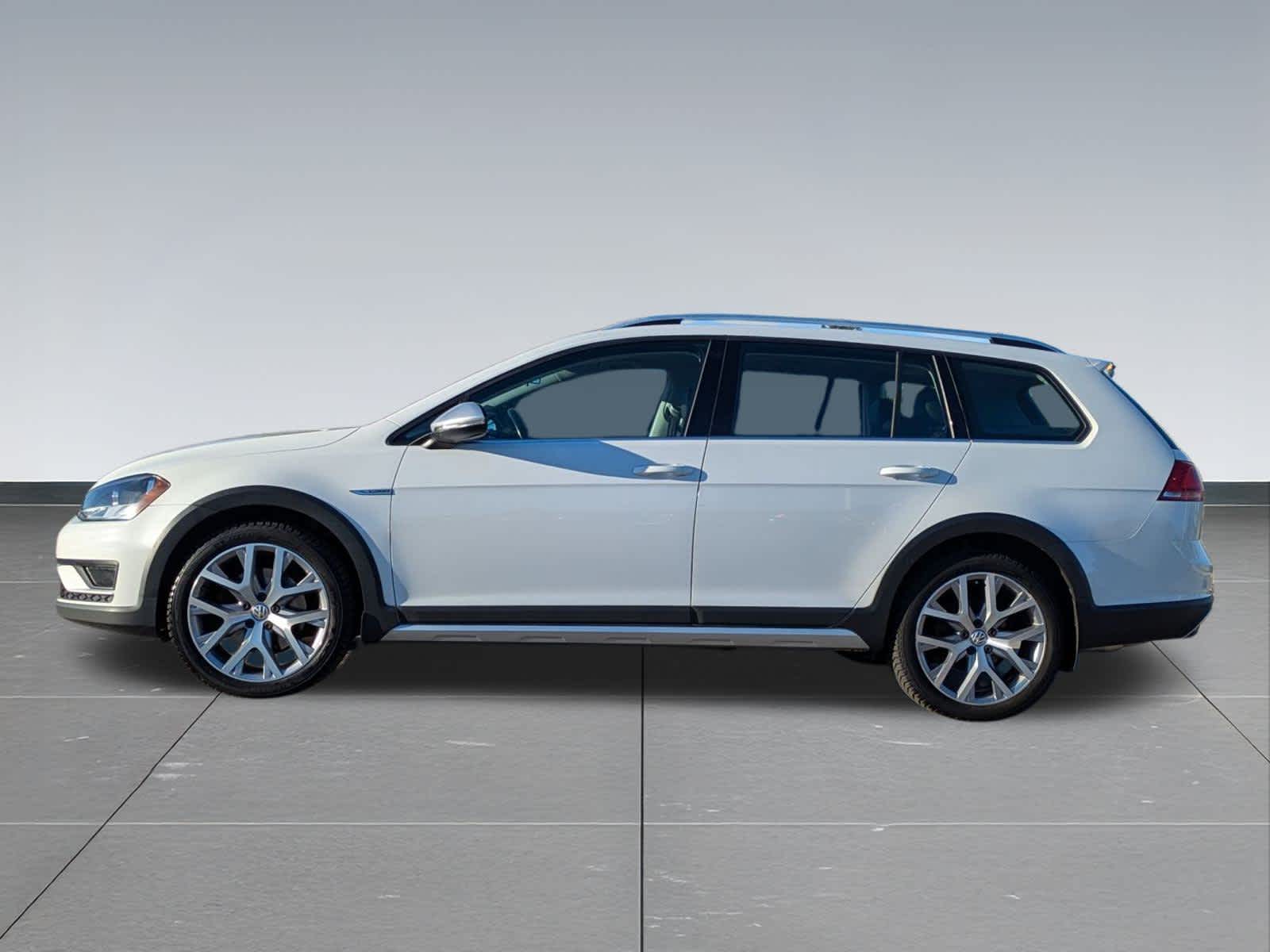 2017 Volkswagen Golf Alltrack TSI SEL 4Motion photo 3