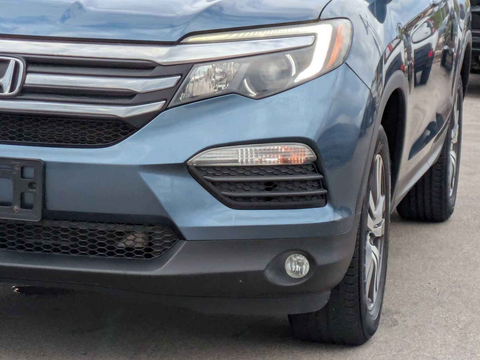 Thumbnail: 2017 Honda Pilot - 10