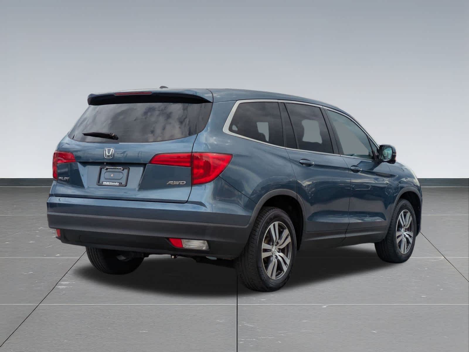 Thumbnail: 2017 Honda Pilot - 6