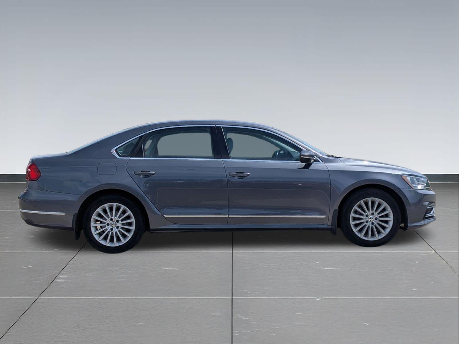 Thumbnail: 2016 Volkswagen Passat - 6