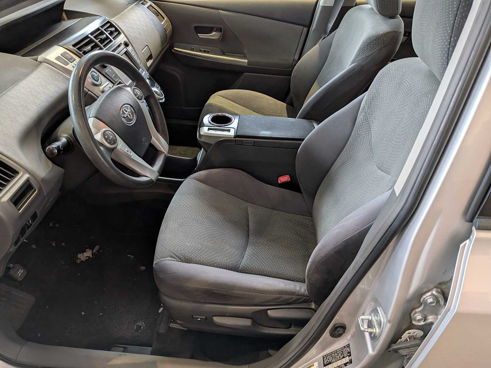 Thumbnail: 2014 Toyota Prius v - 15