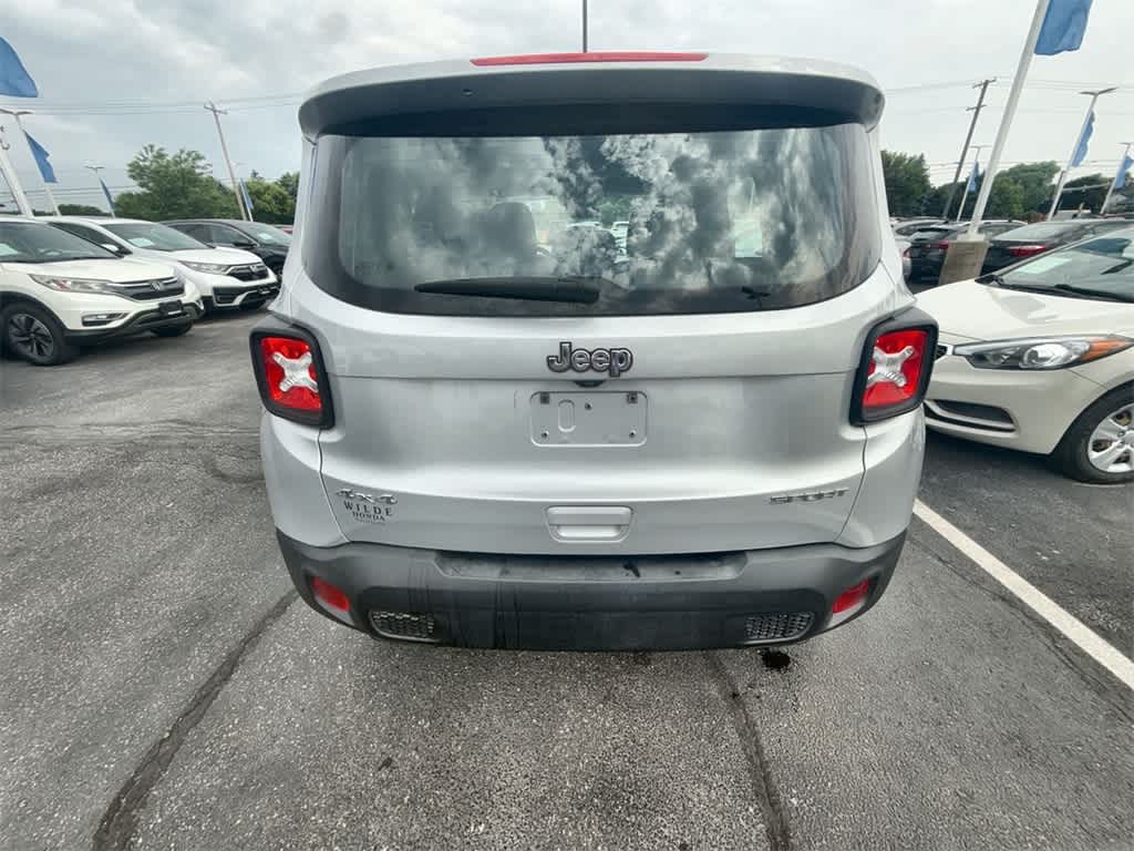 Thumbnail: 2019 Jeep Renegade - 11