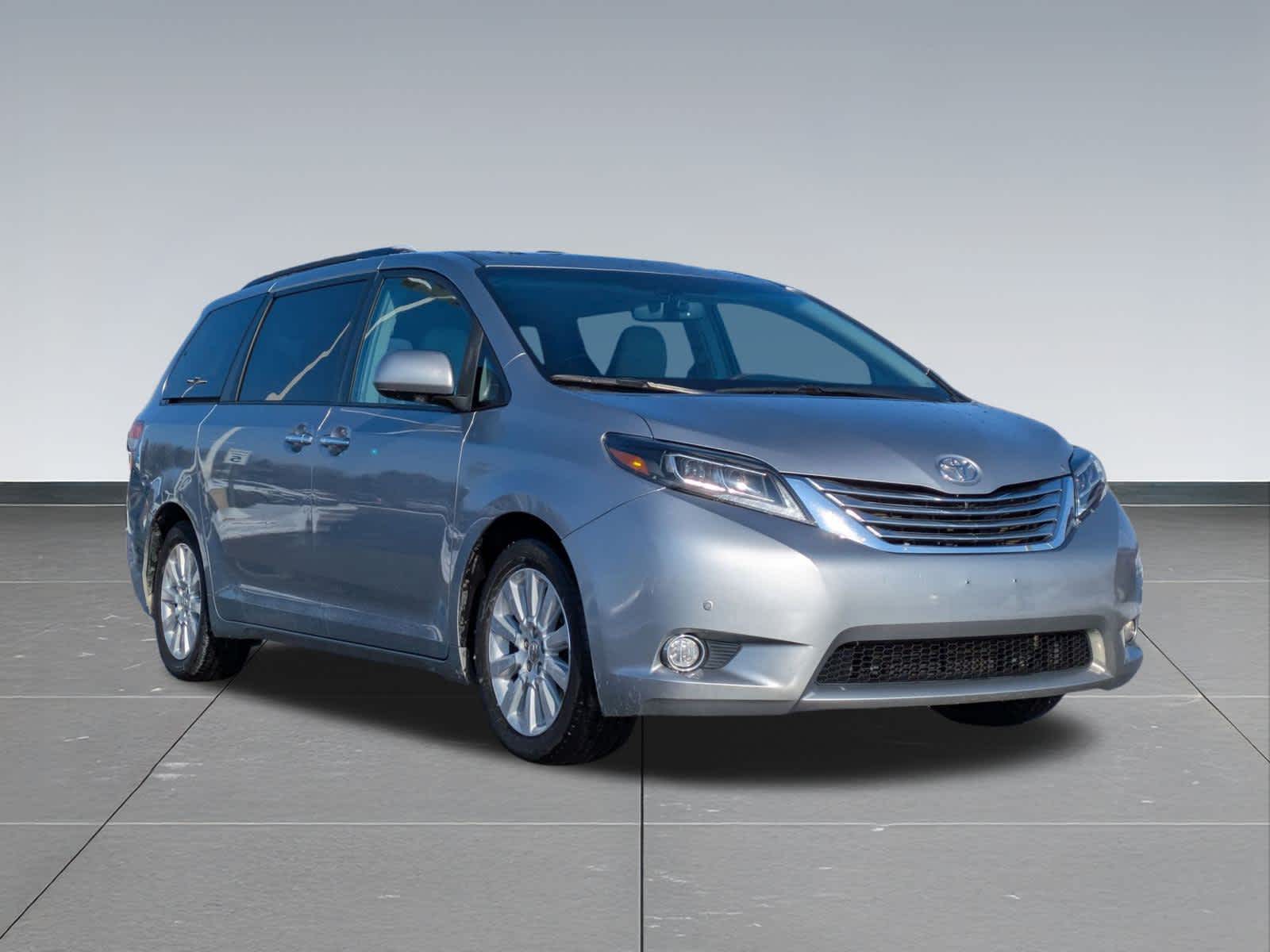Thumbnail: 2012 Toyota Sienna - 8