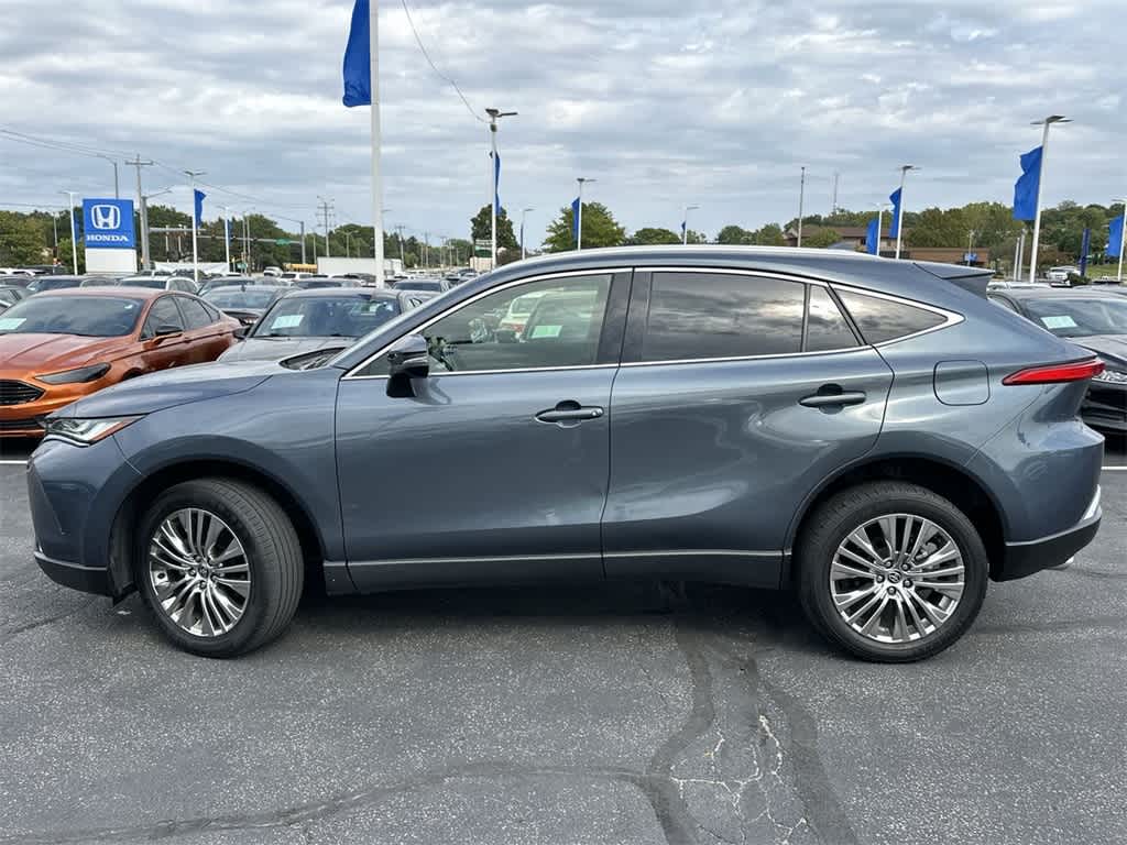 Used 2022 Toyota Venza XLE with VIN JTEAAAAHXNJ105816 for sale in Waukesha, WI