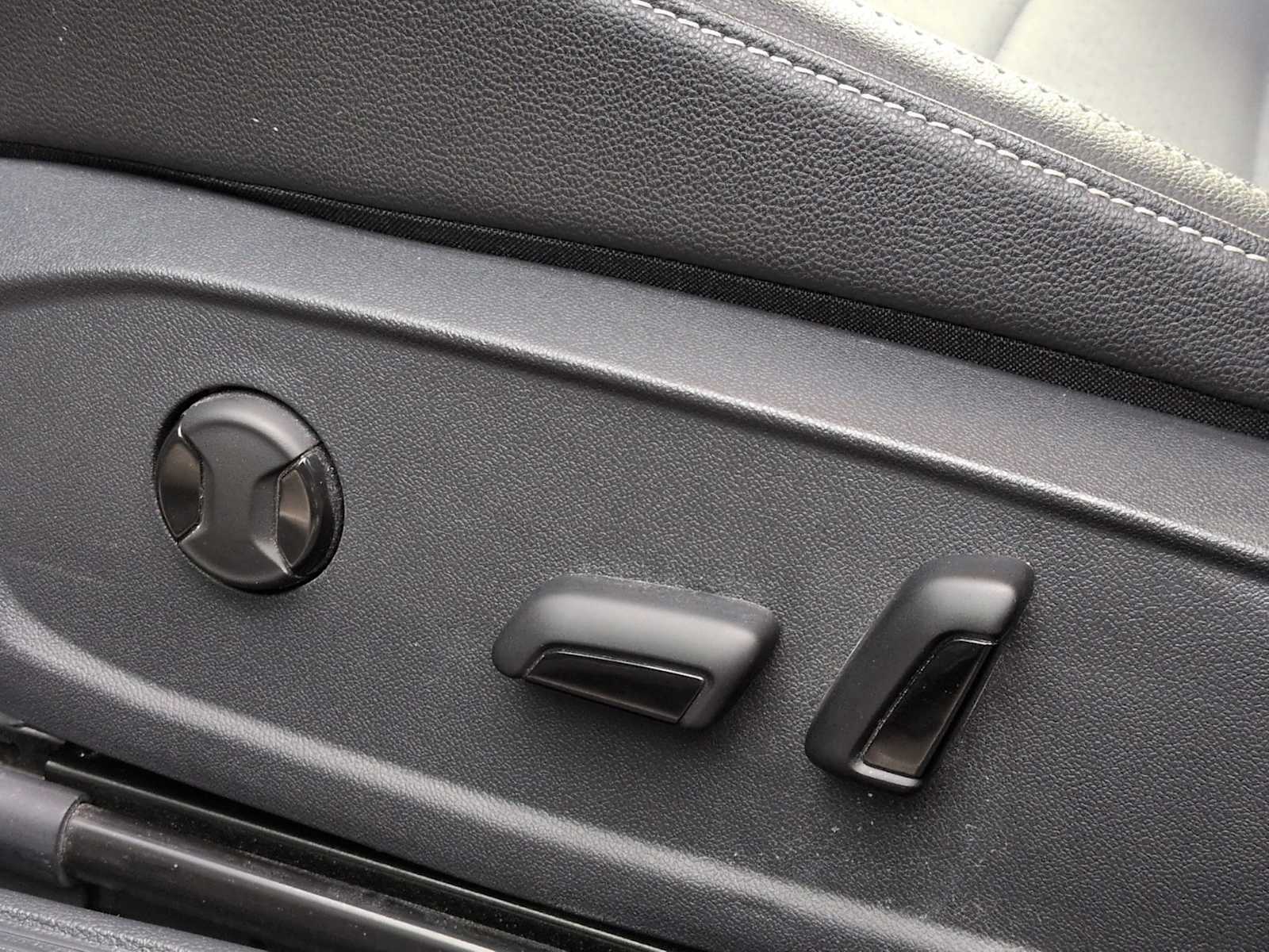 Thumbnail: 2025 Volkswagen Jetta - 16