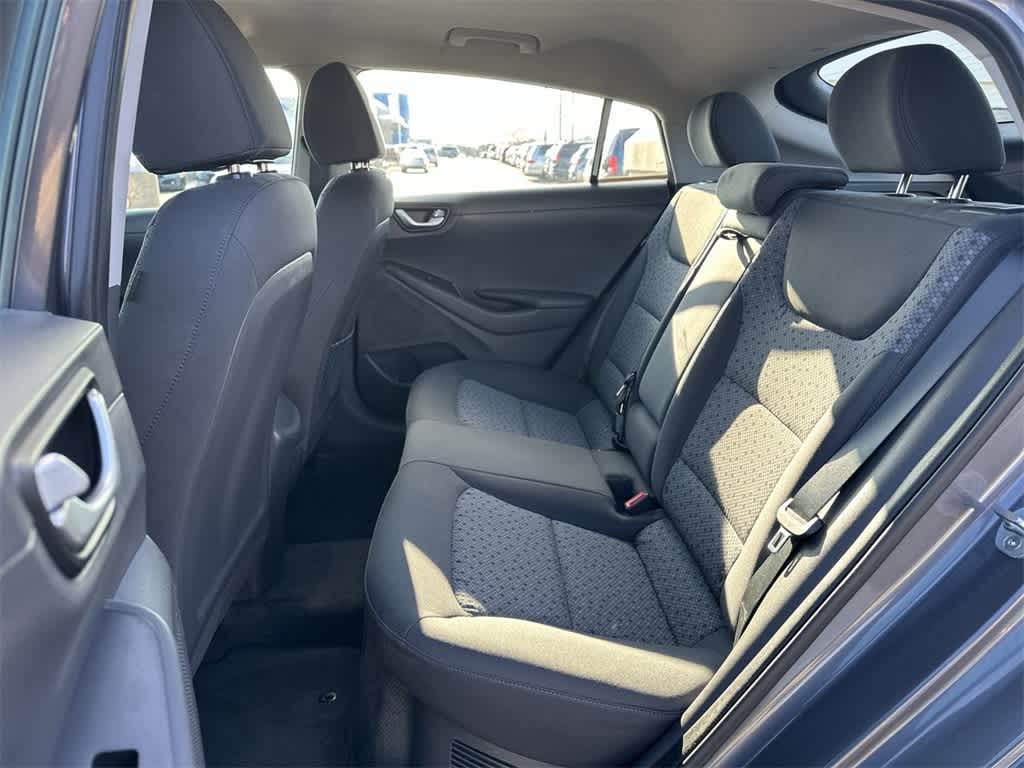 2017 Hyundai Ioniq SEL 16