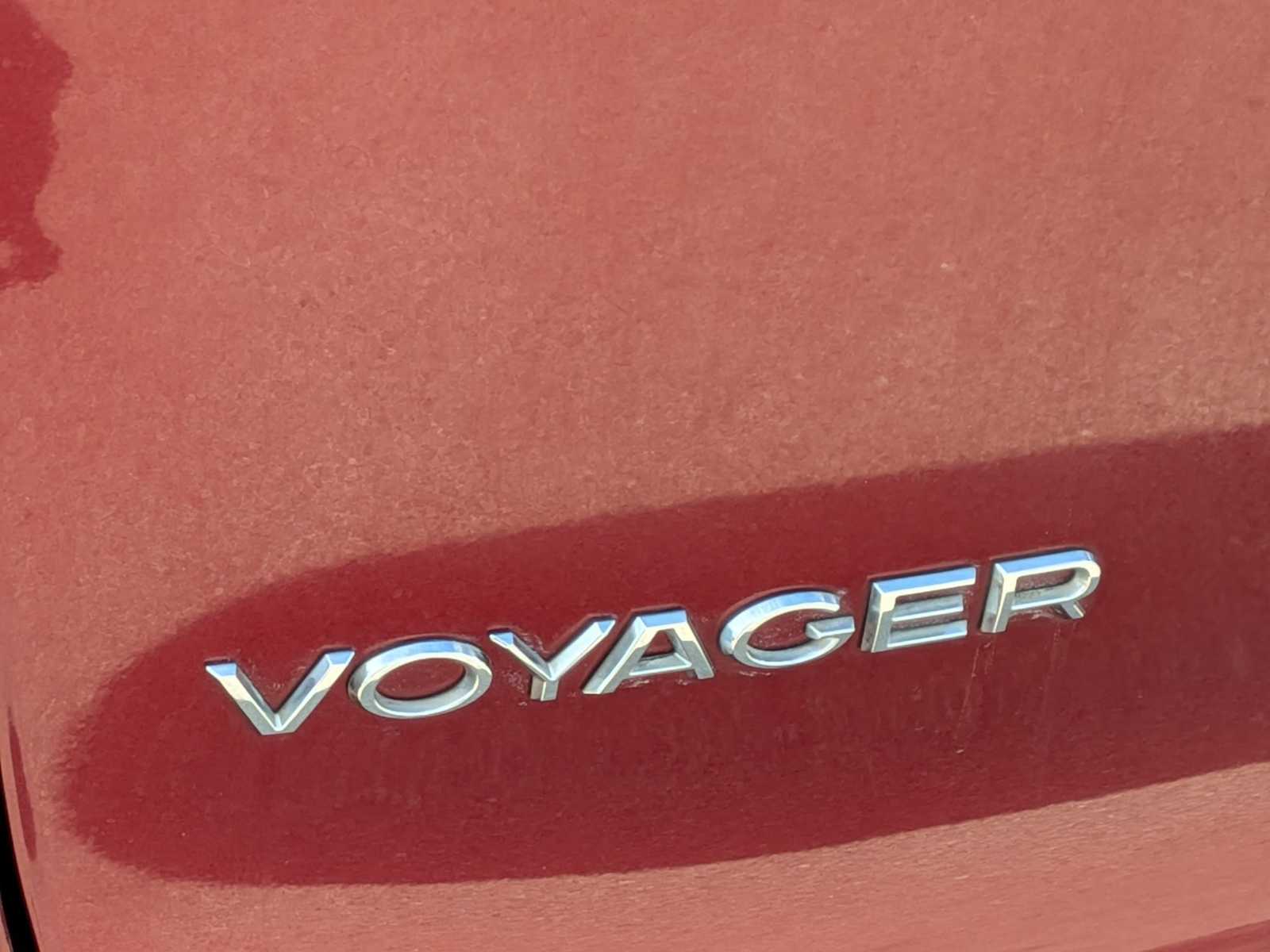 Thumbnail: 2022 Chrysler Voyager - 11