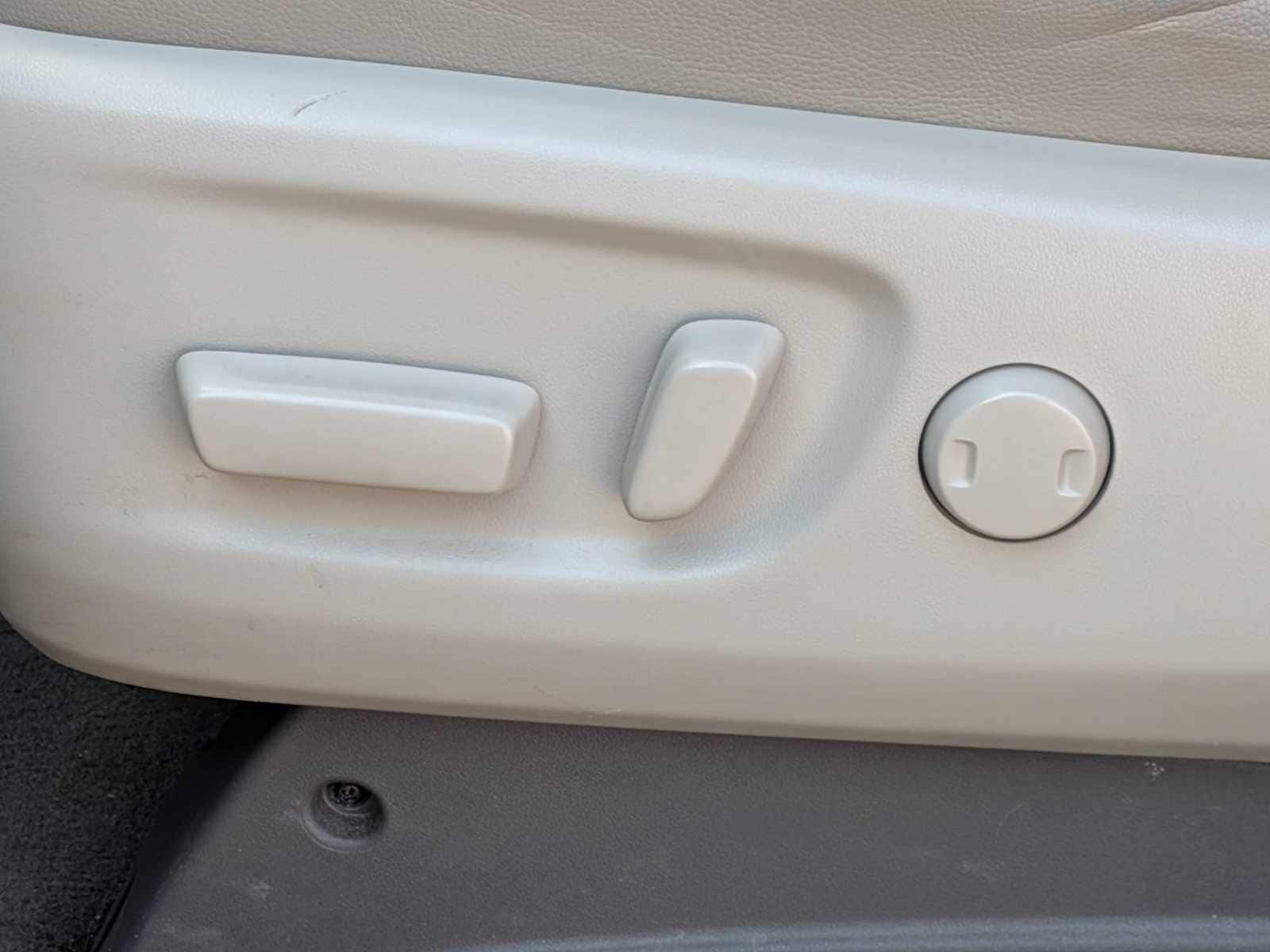 Thumbnail: 2020 Toyota Sienna - 15