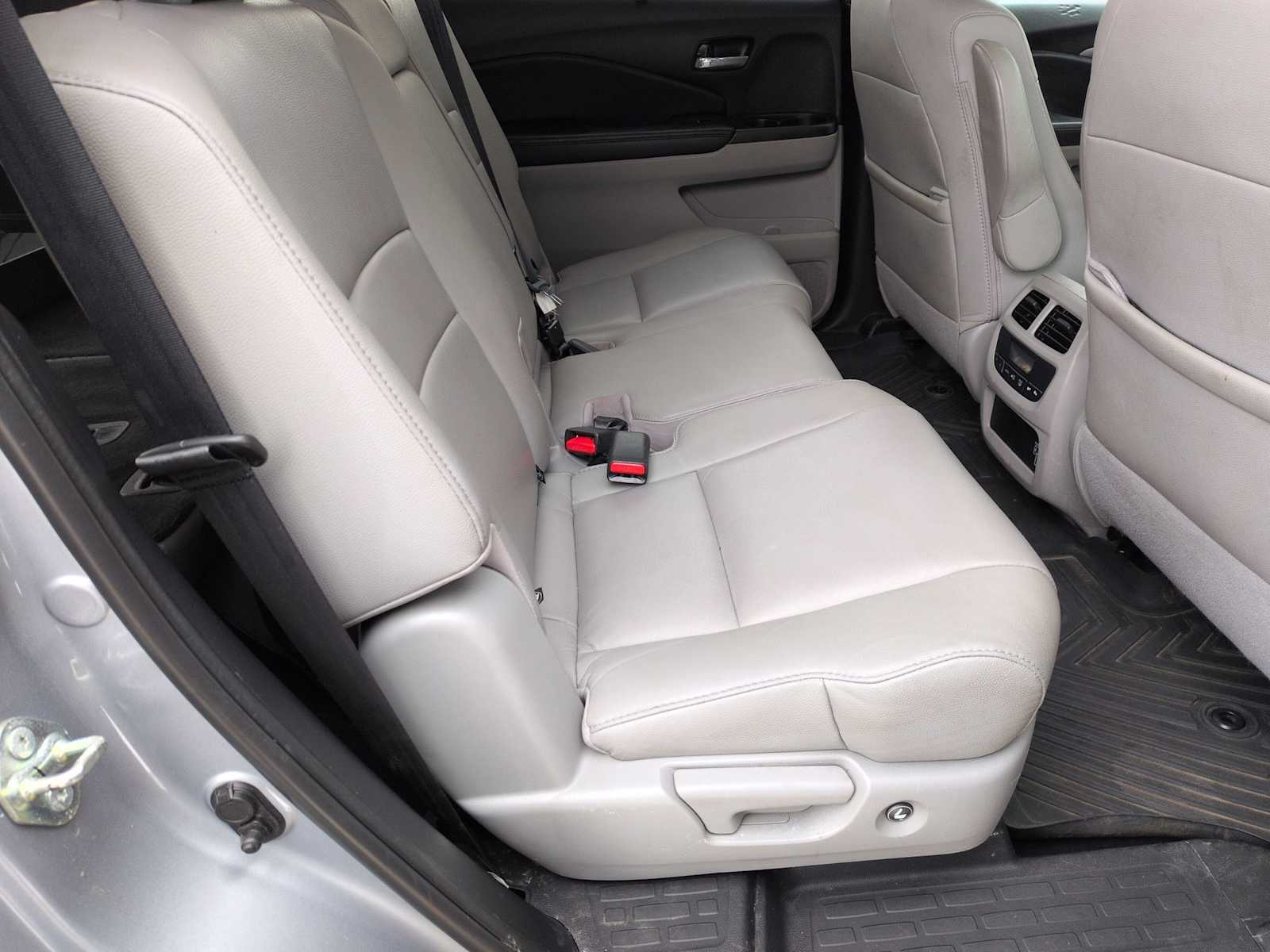 Thumbnail: 2020 Honda Pilot - 20