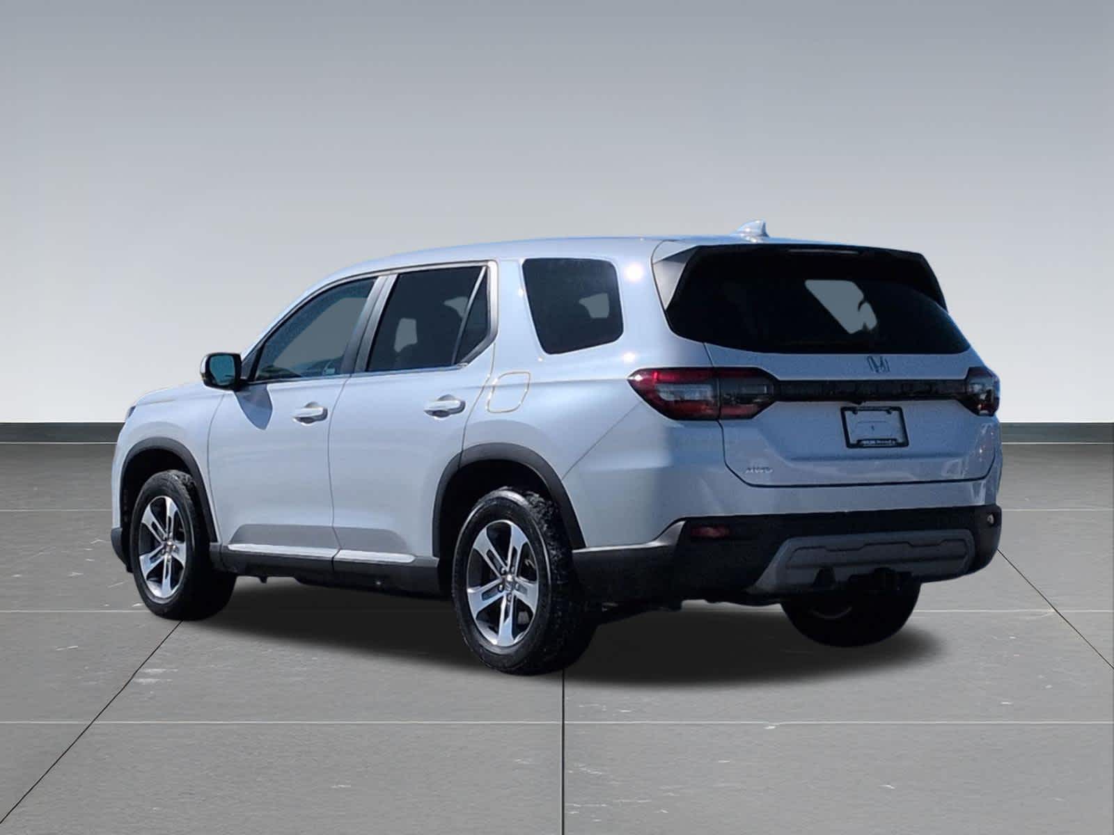 Thumbnail: 2023 Honda Pilot - 4