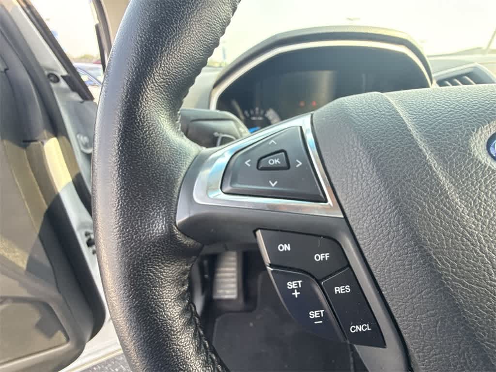 Thumbnail: 2017 Ford Edge - 22