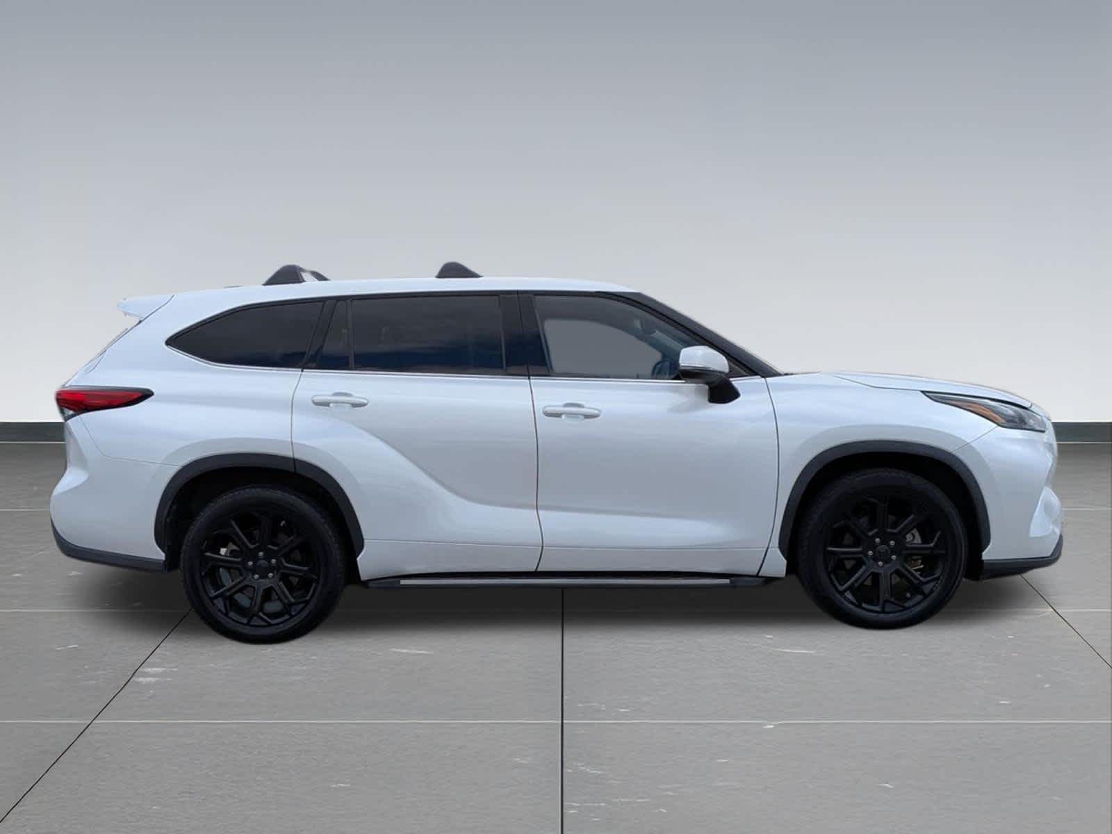 Thumbnail: 2022 Toyota Highlander - 7