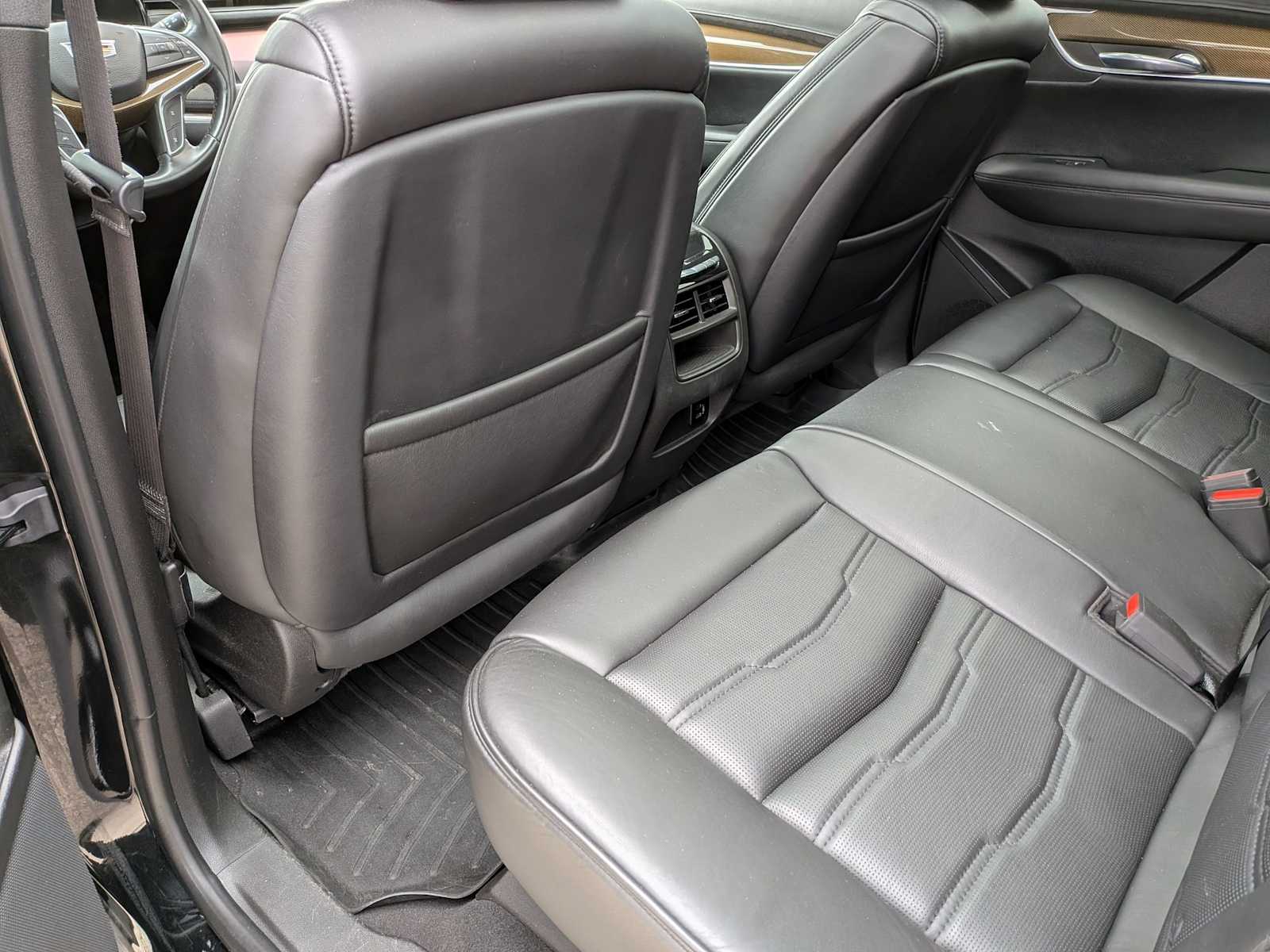 Thumbnail: 2017 Cadillac XT5 - 17