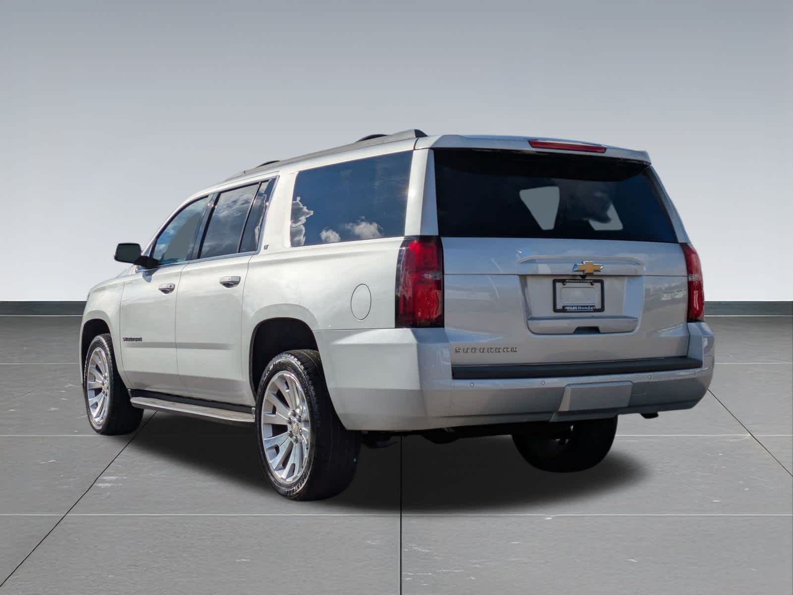 2019 Chevrolet Suburban LT photo 4