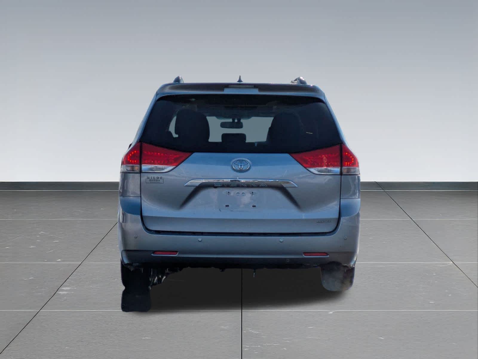 Thumbnail: 2012 Toyota Sienna - 5