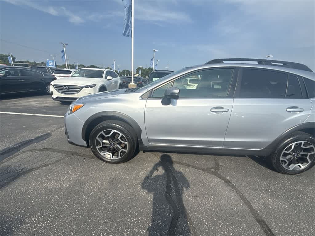 2016 Subaru Crosstrek 2.0i Limited photo 2