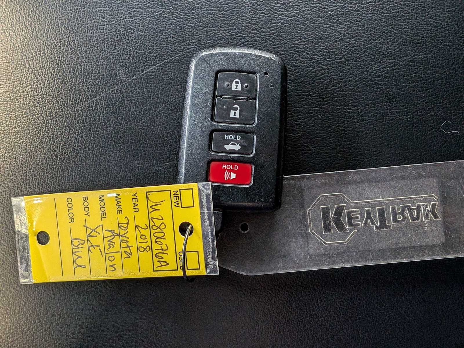 Thumbnail: 2018 Toyota Avalon - 31