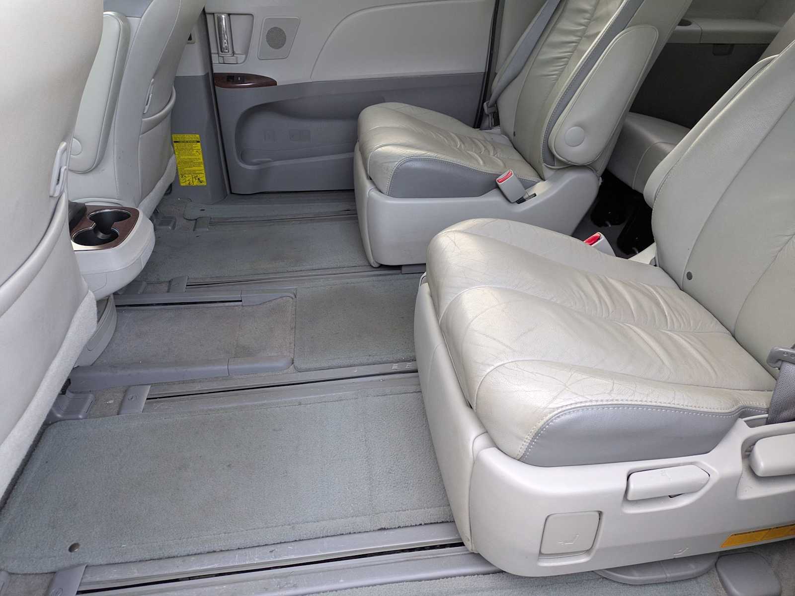 Thumbnail: 2012 Toyota Sienna - 19