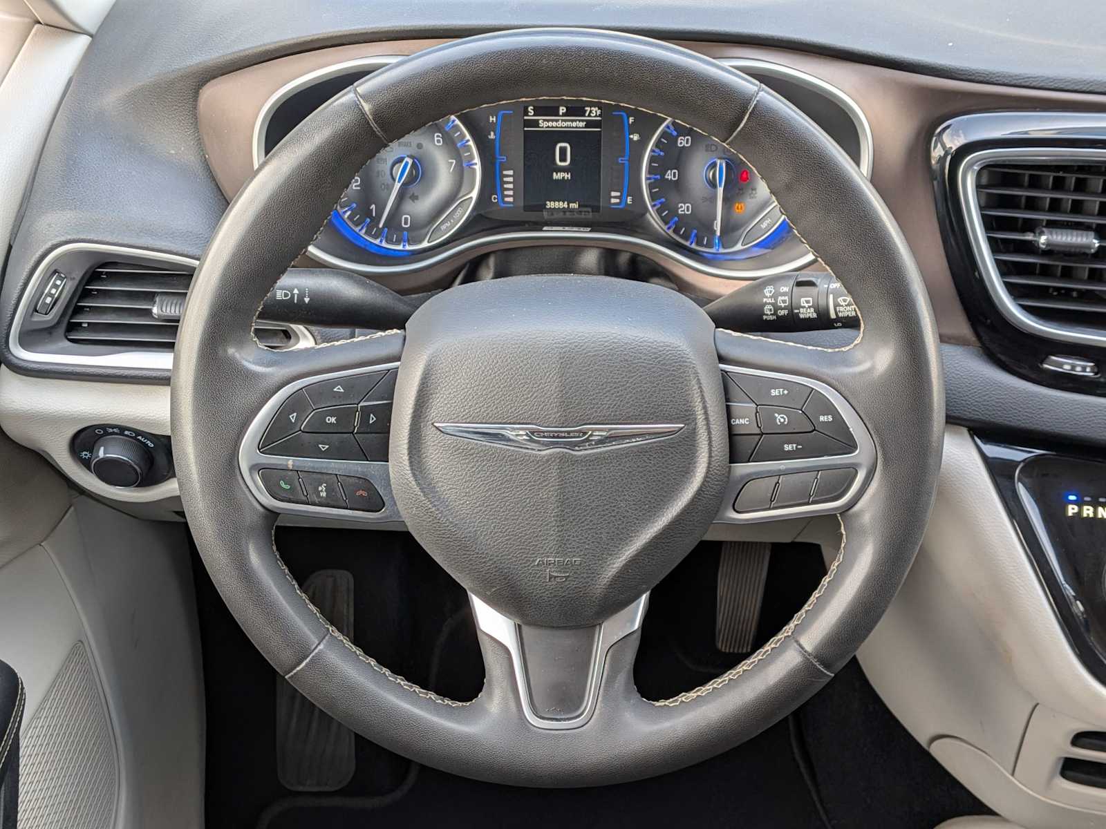 Thumbnail: 2022 Chrysler Voyager - 22