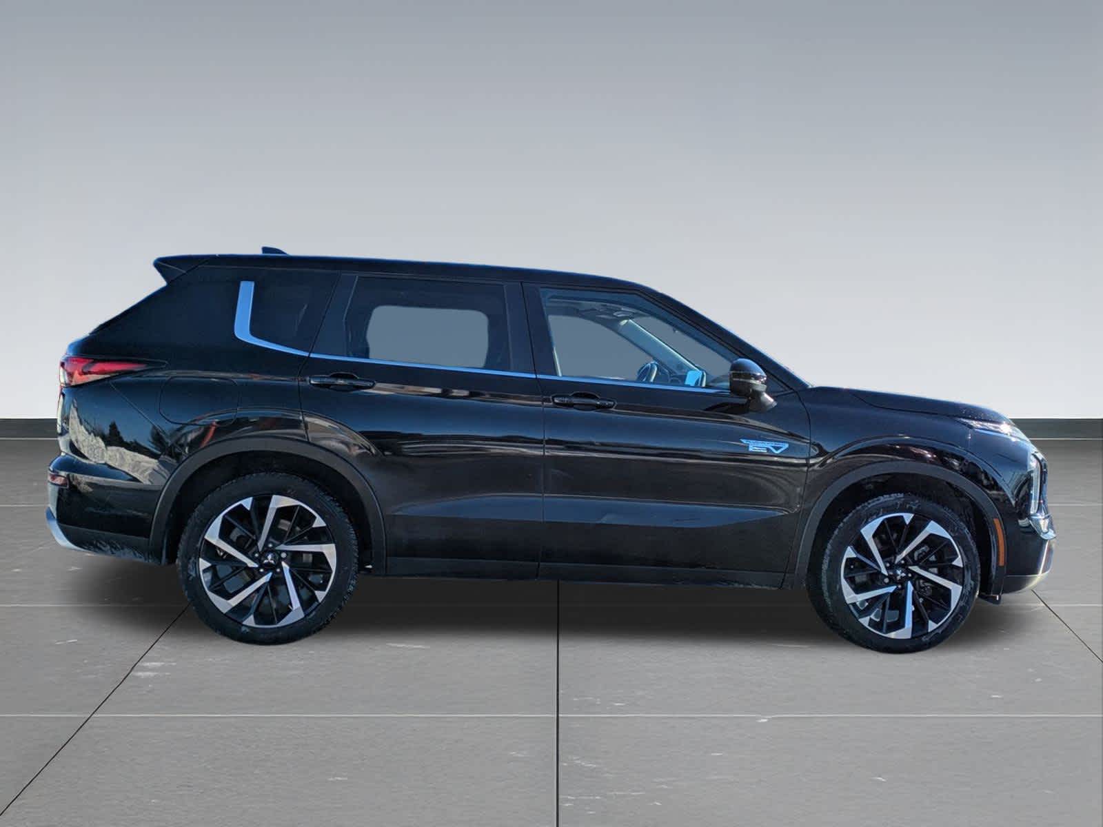 Thumbnail: 2023 Mitsubishi Outlander - 7