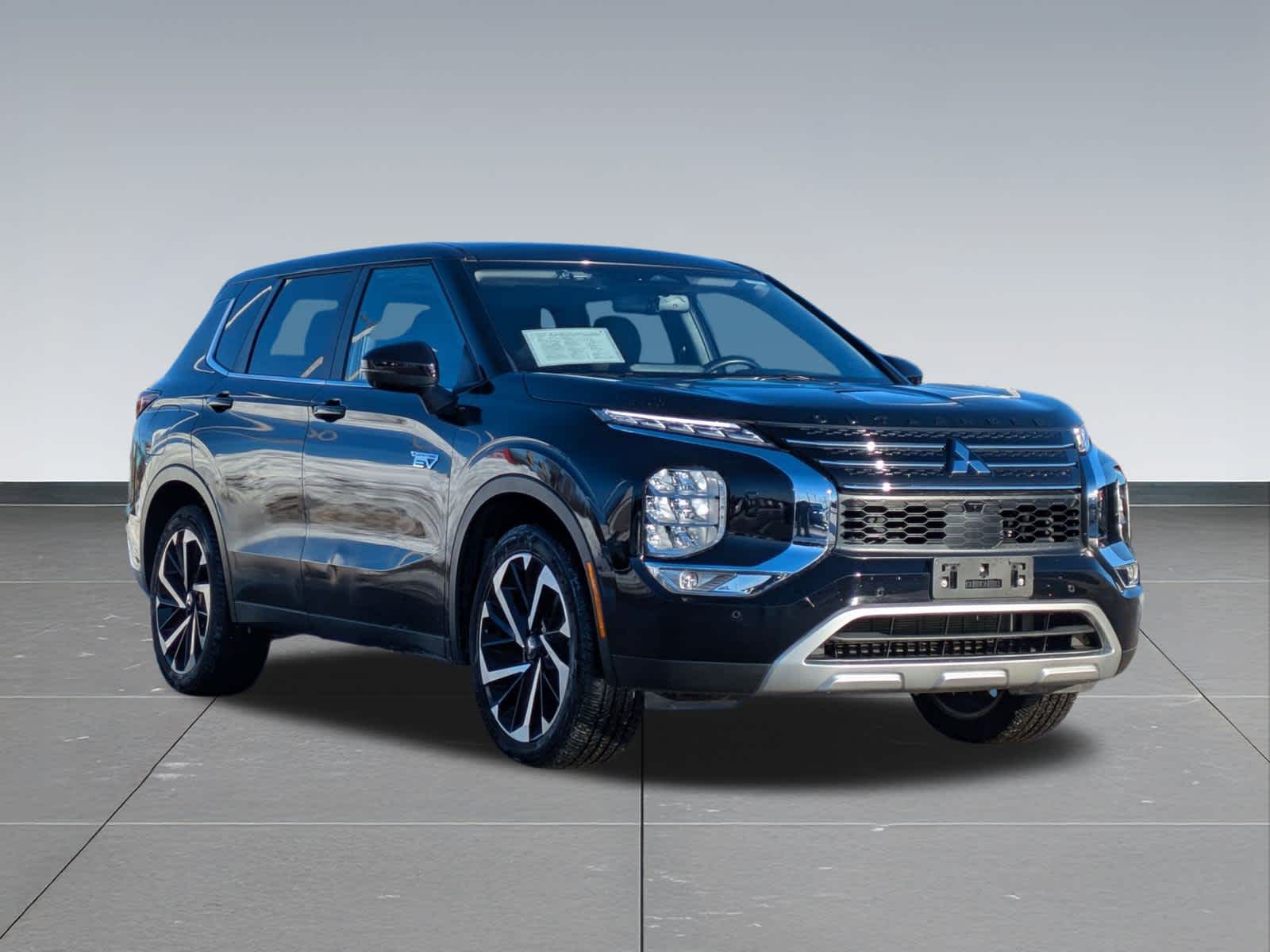 Thumbnail: 2023 Mitsubishi Outlander - 8