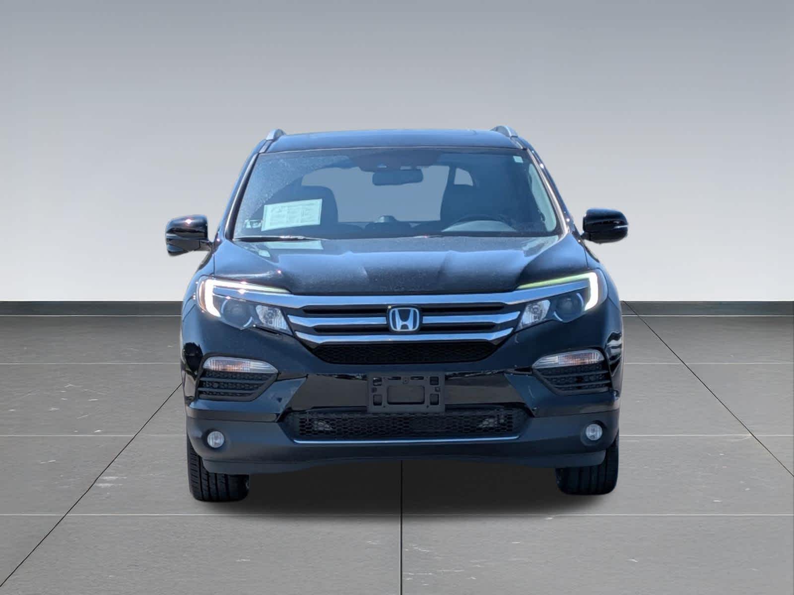 Thumbnail: 2017 Honda Pilot - 8