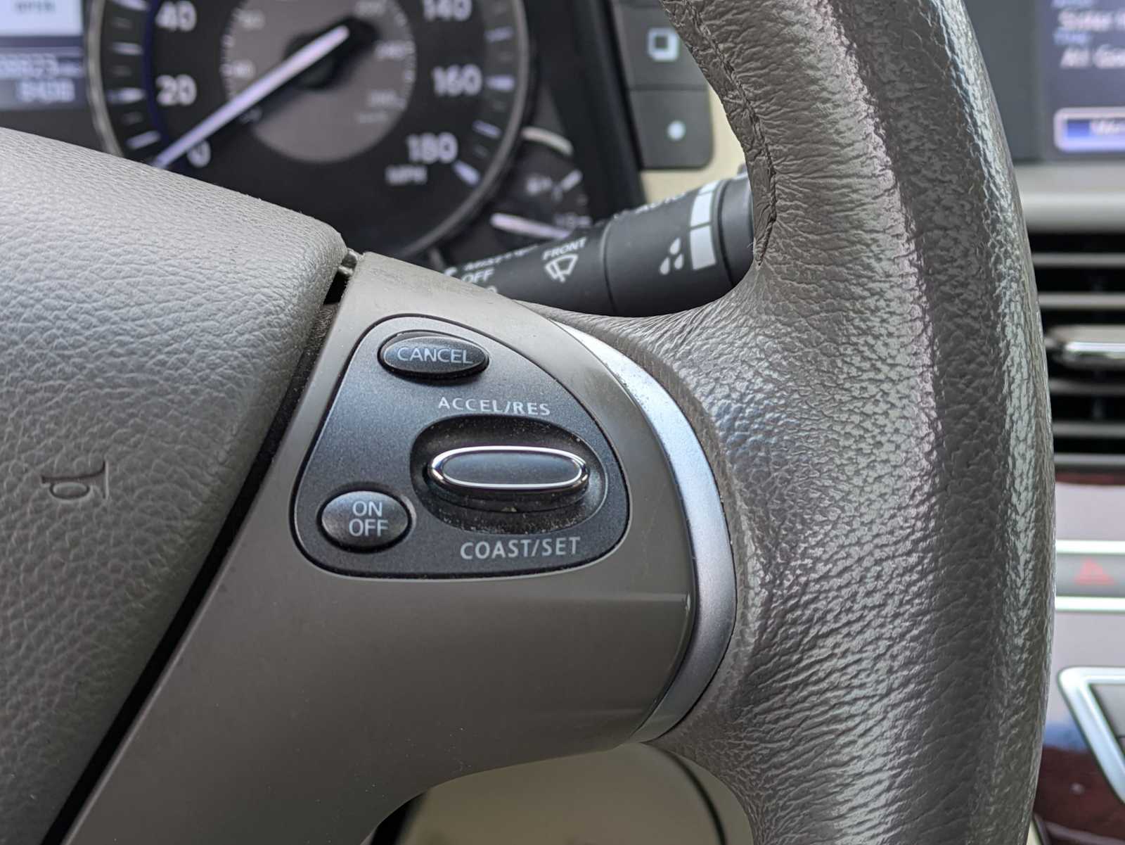 Thumbnail: 2016 INFINITI Q70 - 25