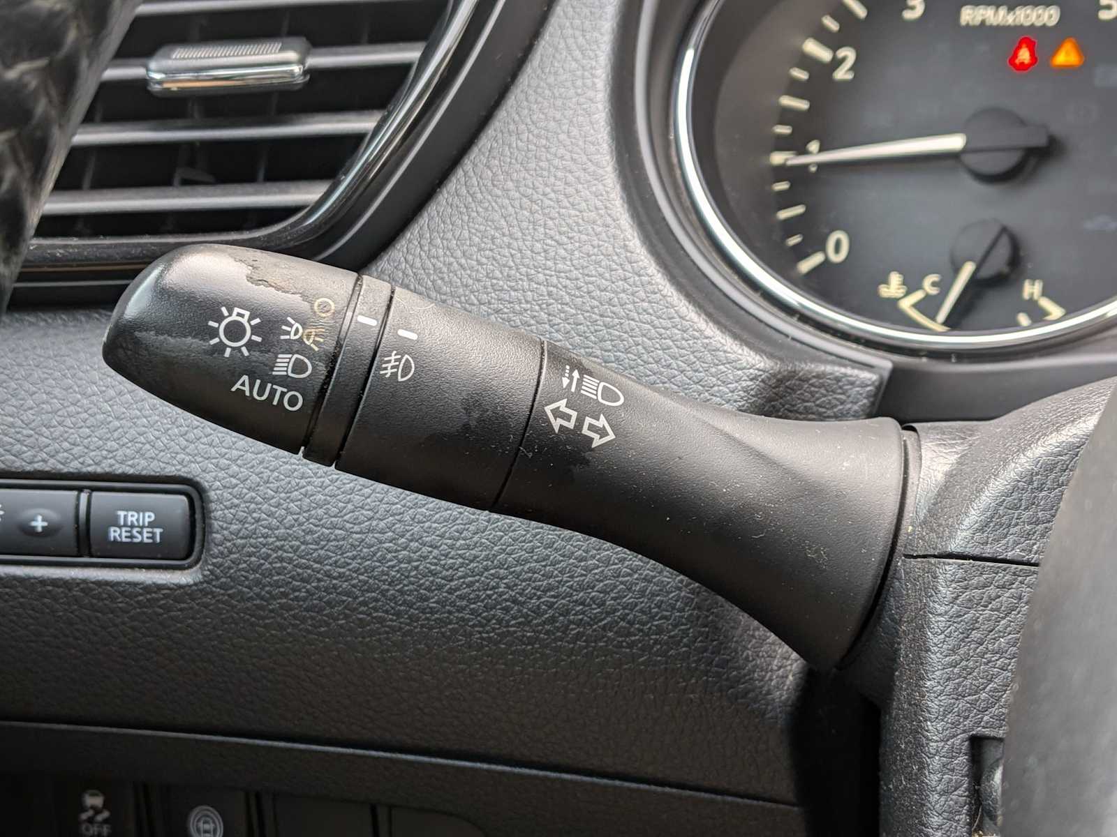 Thumbnail: 2021 Nissan Rogue Sport - 26