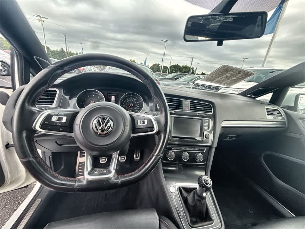 Thumbnail: 2016 Volkswagen Golf - 14
